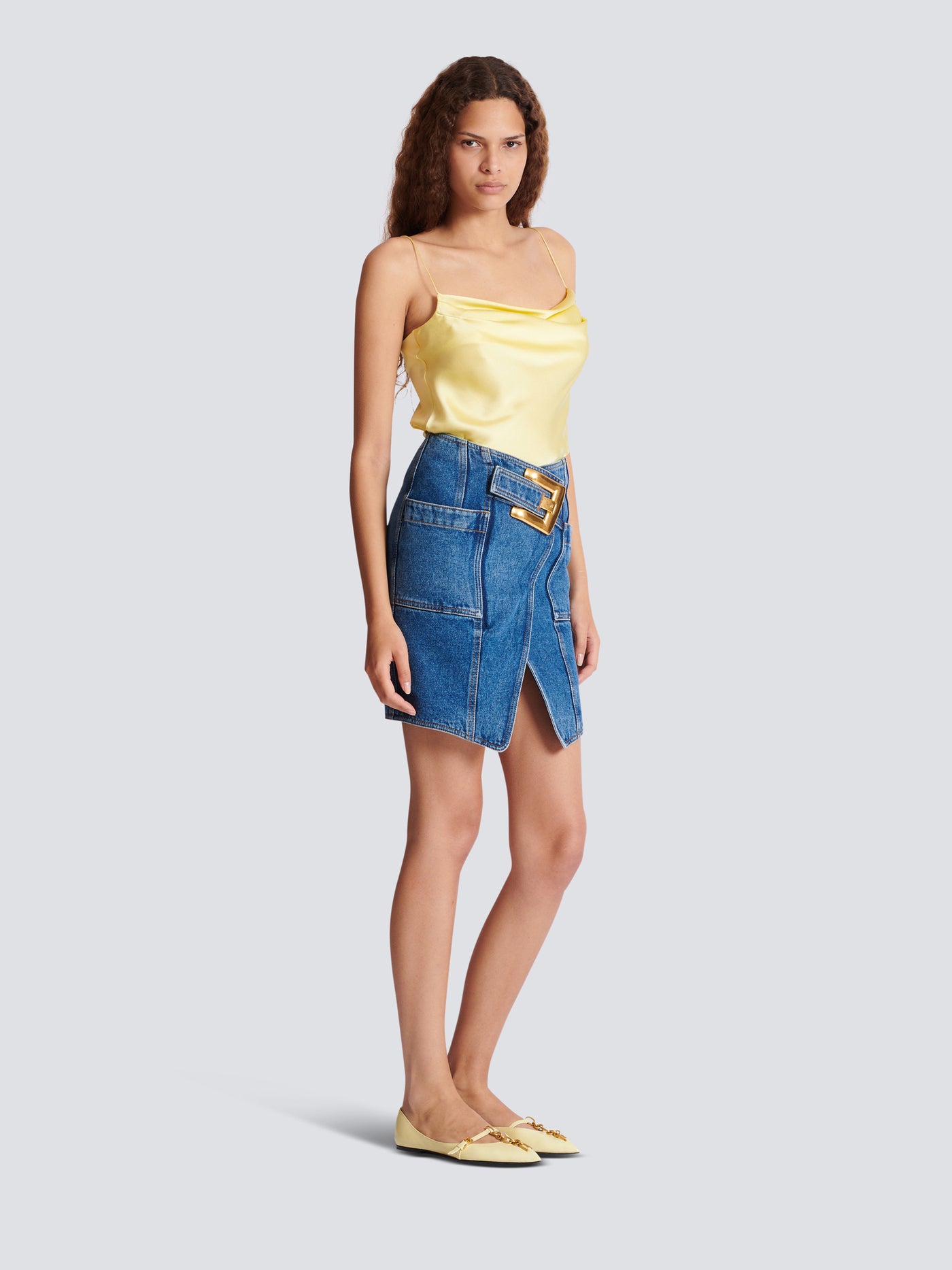 Jupe courte en denim avec ceinture