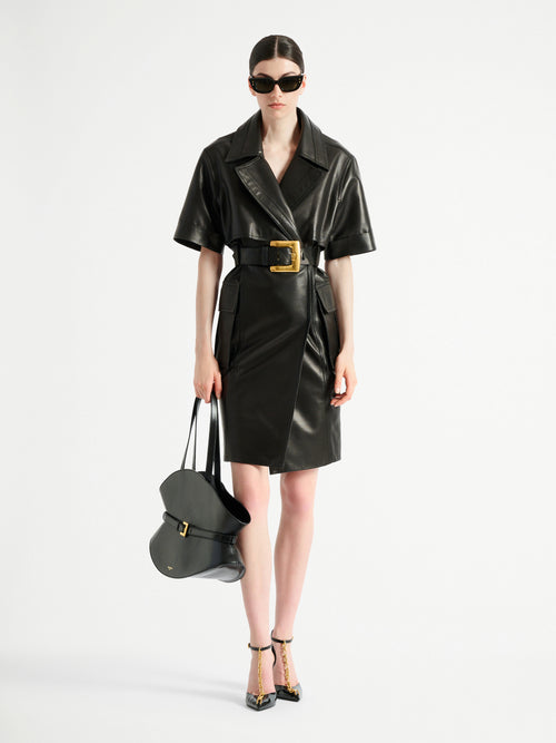 Vestido con cinturón de piel de cordero