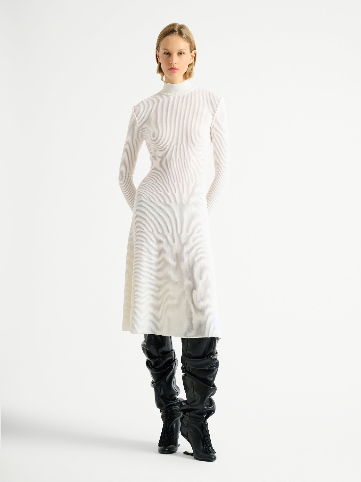 Langes Kleid aus geripptem Gewebe