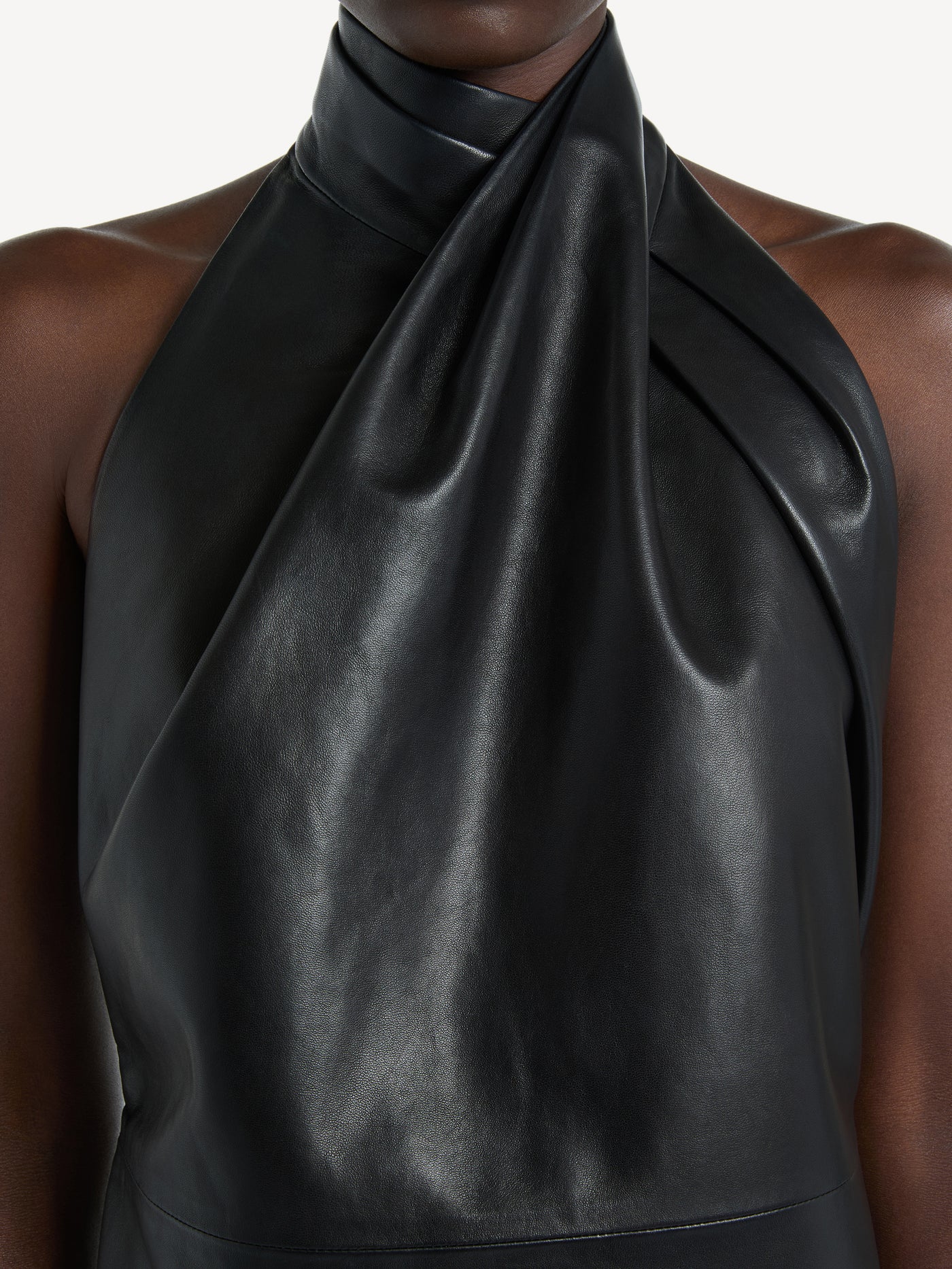 Rückenfreies Kleid aus Lammleder