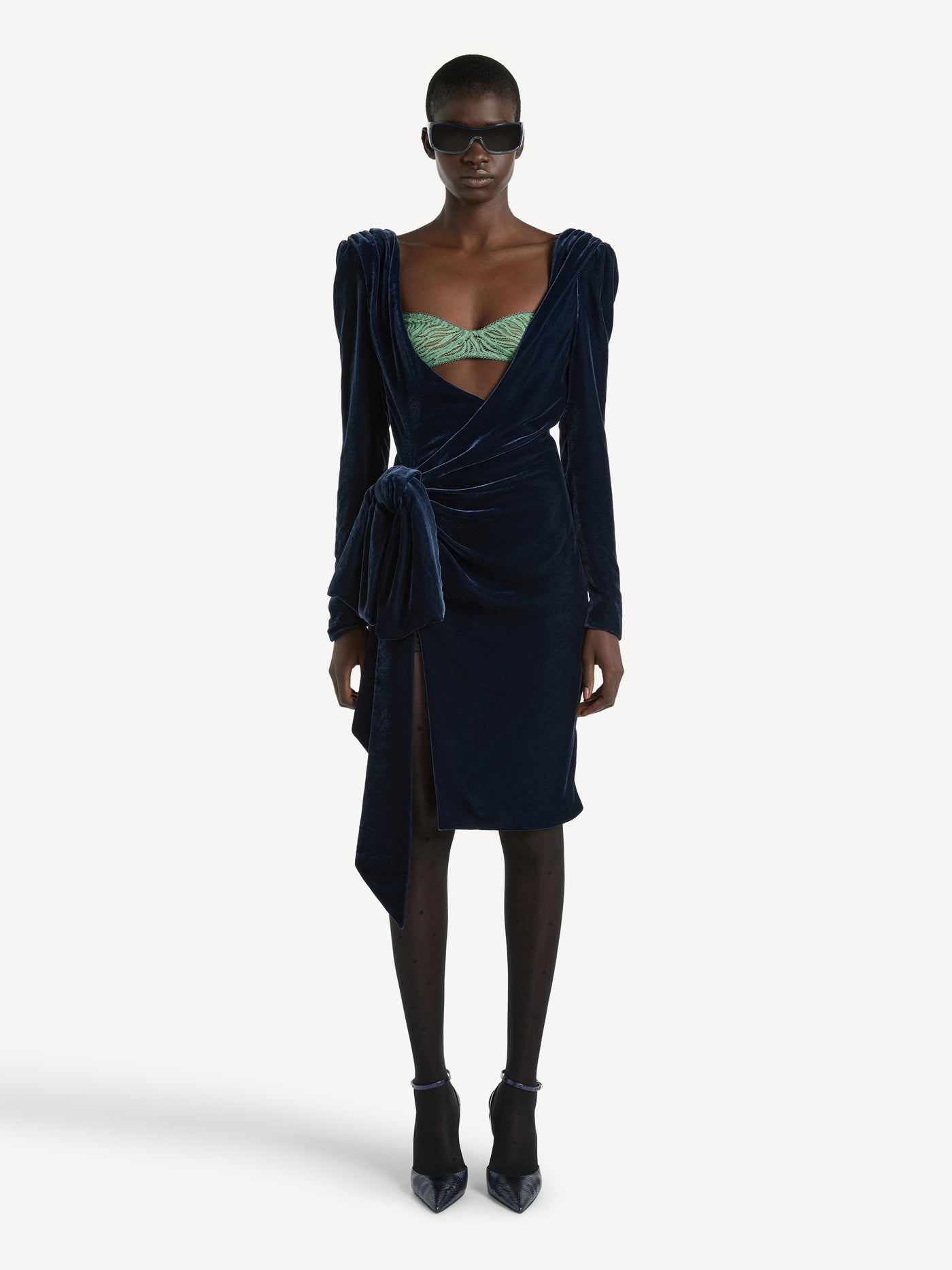 Gebundenes Samtkleid mit Spitzen-Top