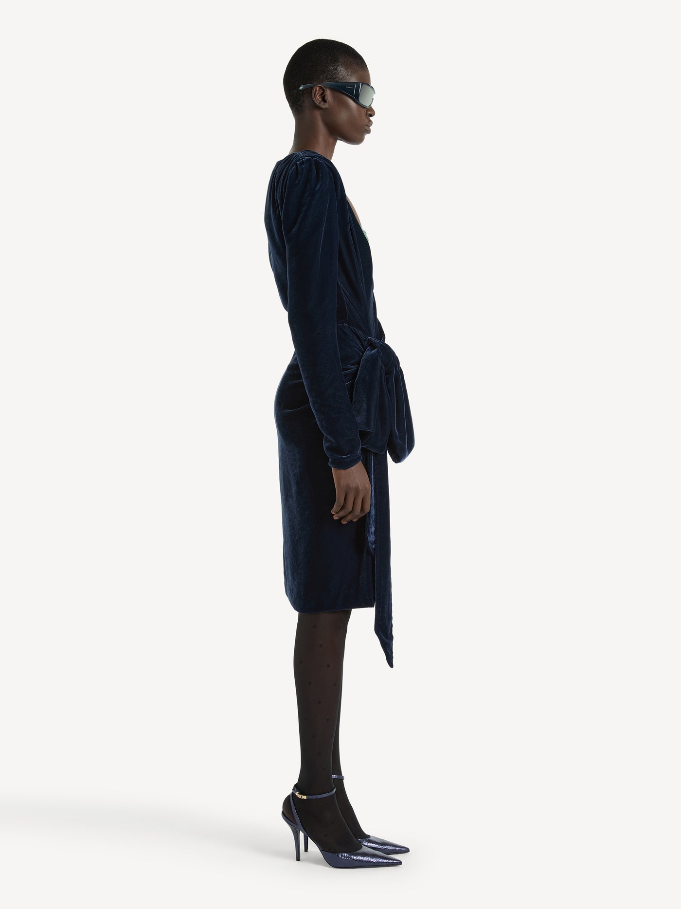 Robe nouée en velours avec brassière en dentelle