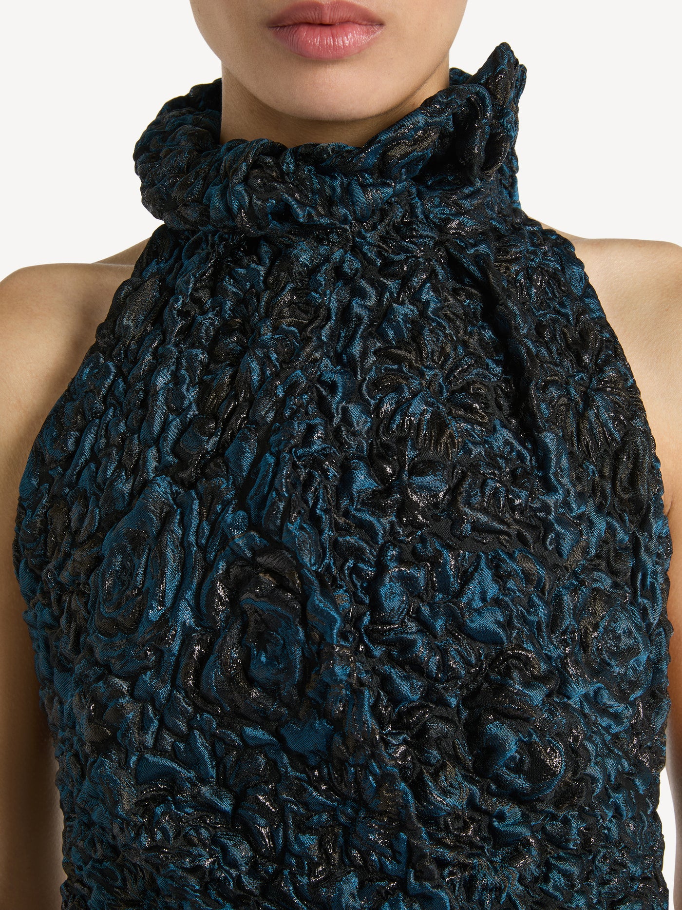 Drapiertes Kleid aus Cloqué-Jacquard