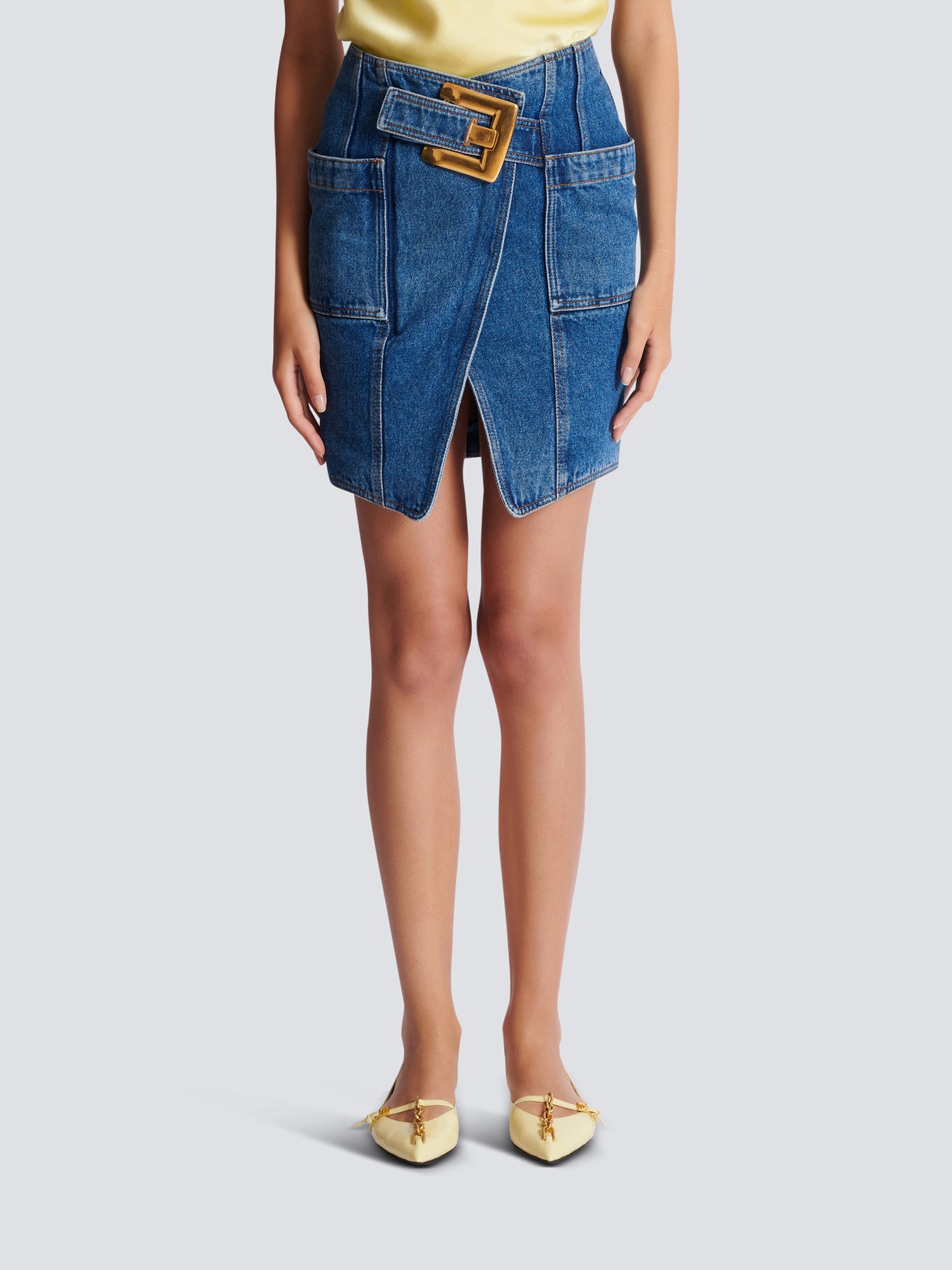 Jupe courte en denim avec ceinture