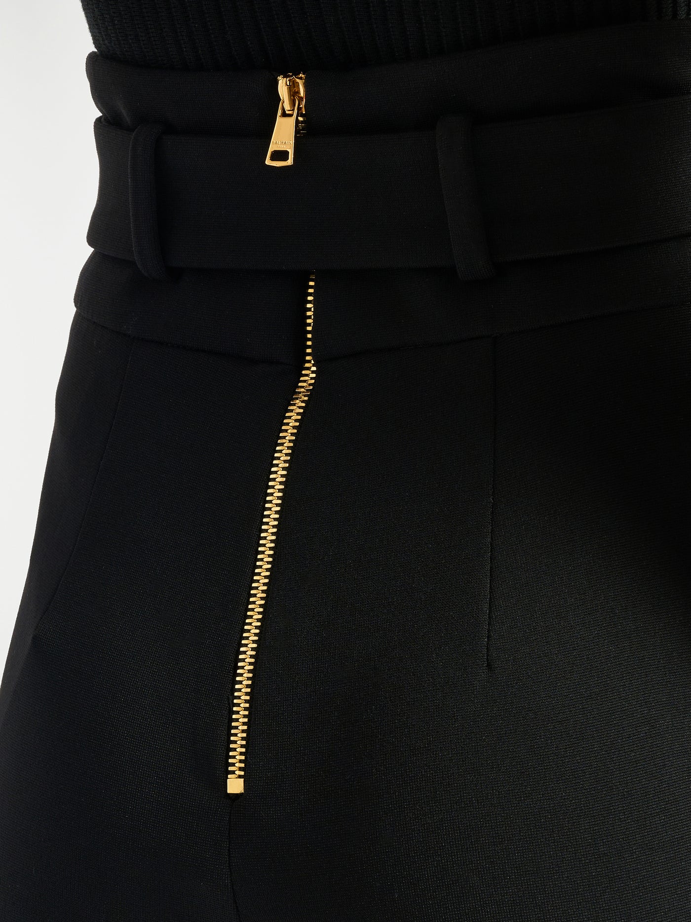 Stretch trousers with belt
