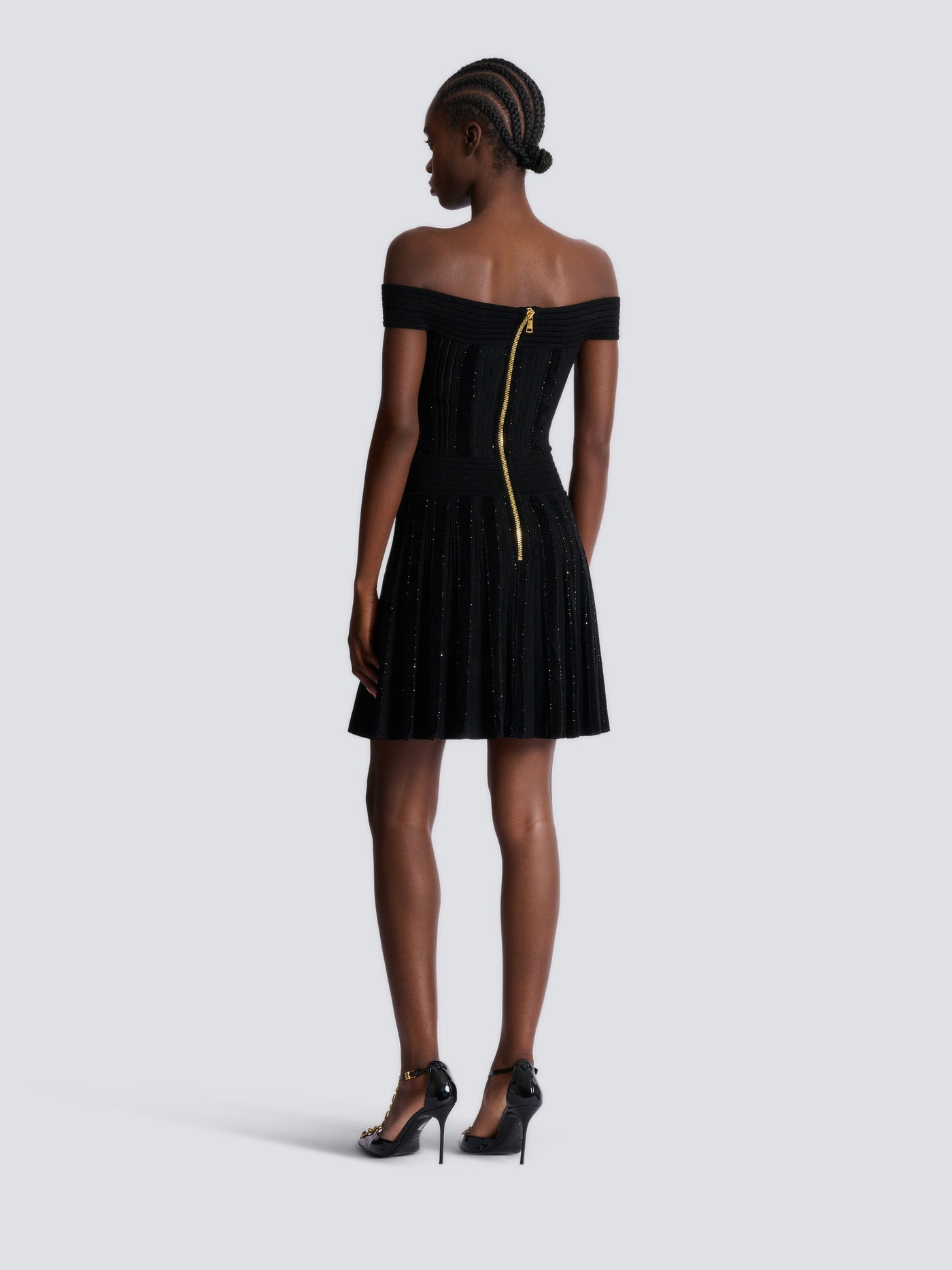 Robe épaules dénudées en maille à paillettes