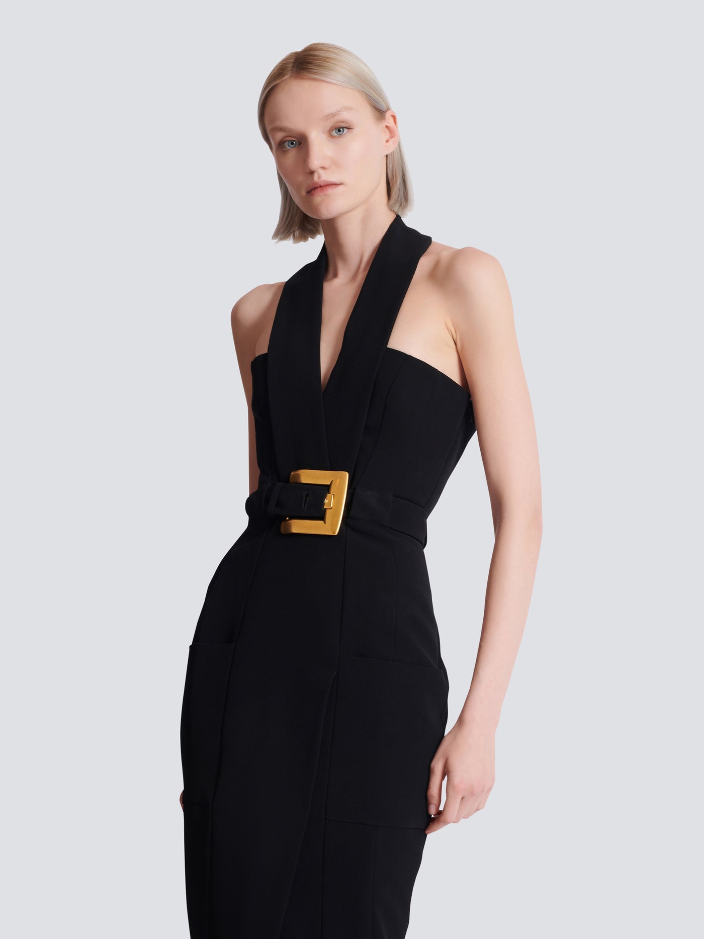 Robe longue ceinturée en crêpe