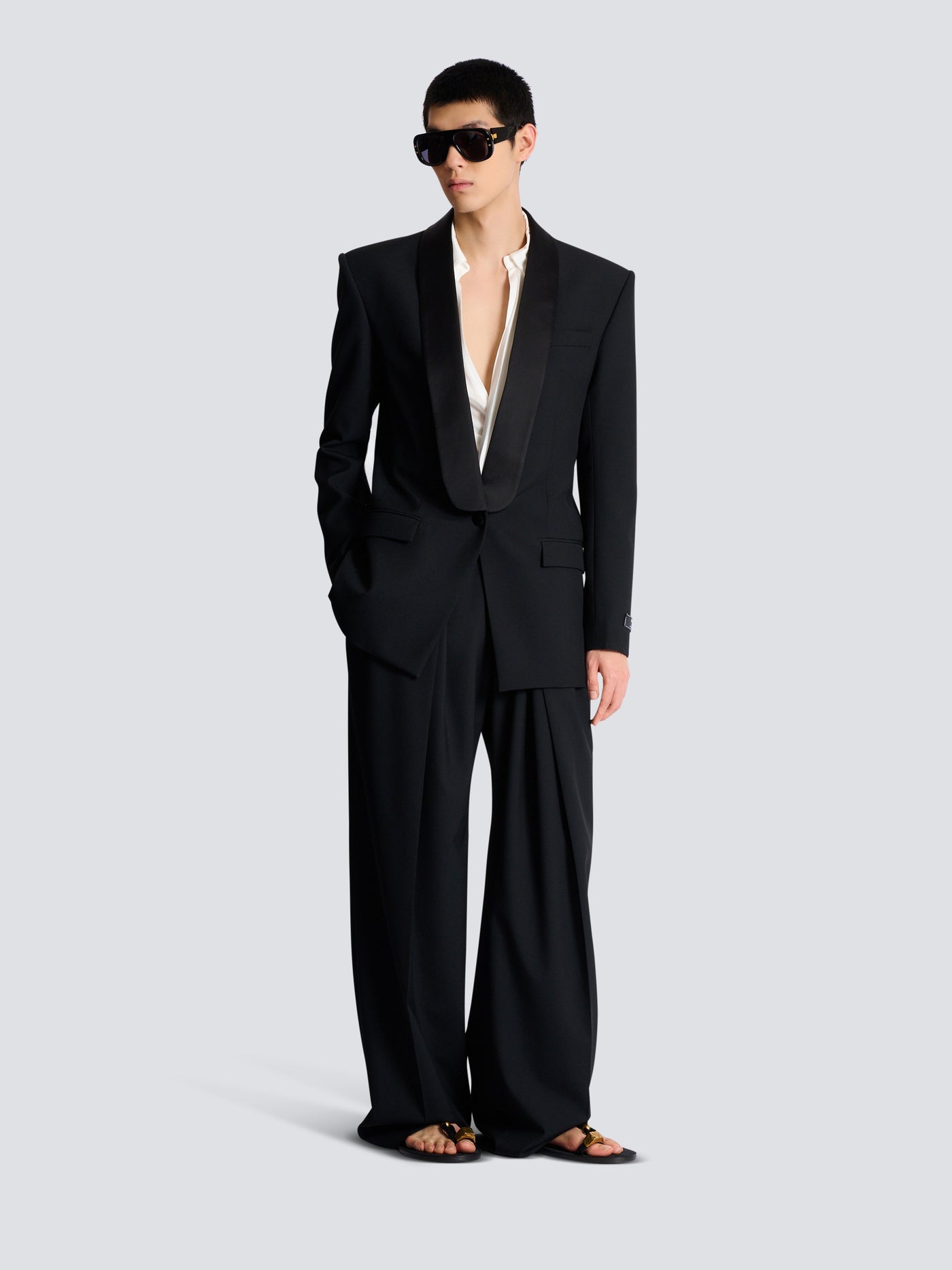 Pantalon à larges plis plats en sergé de laine