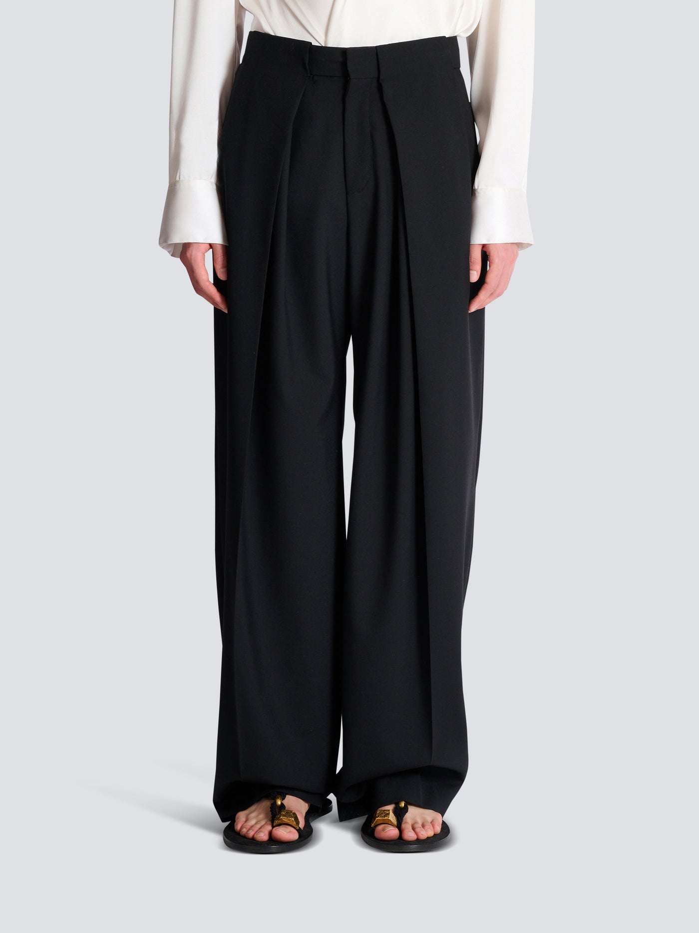 Pantalon à larges plis plats en sergé de laine