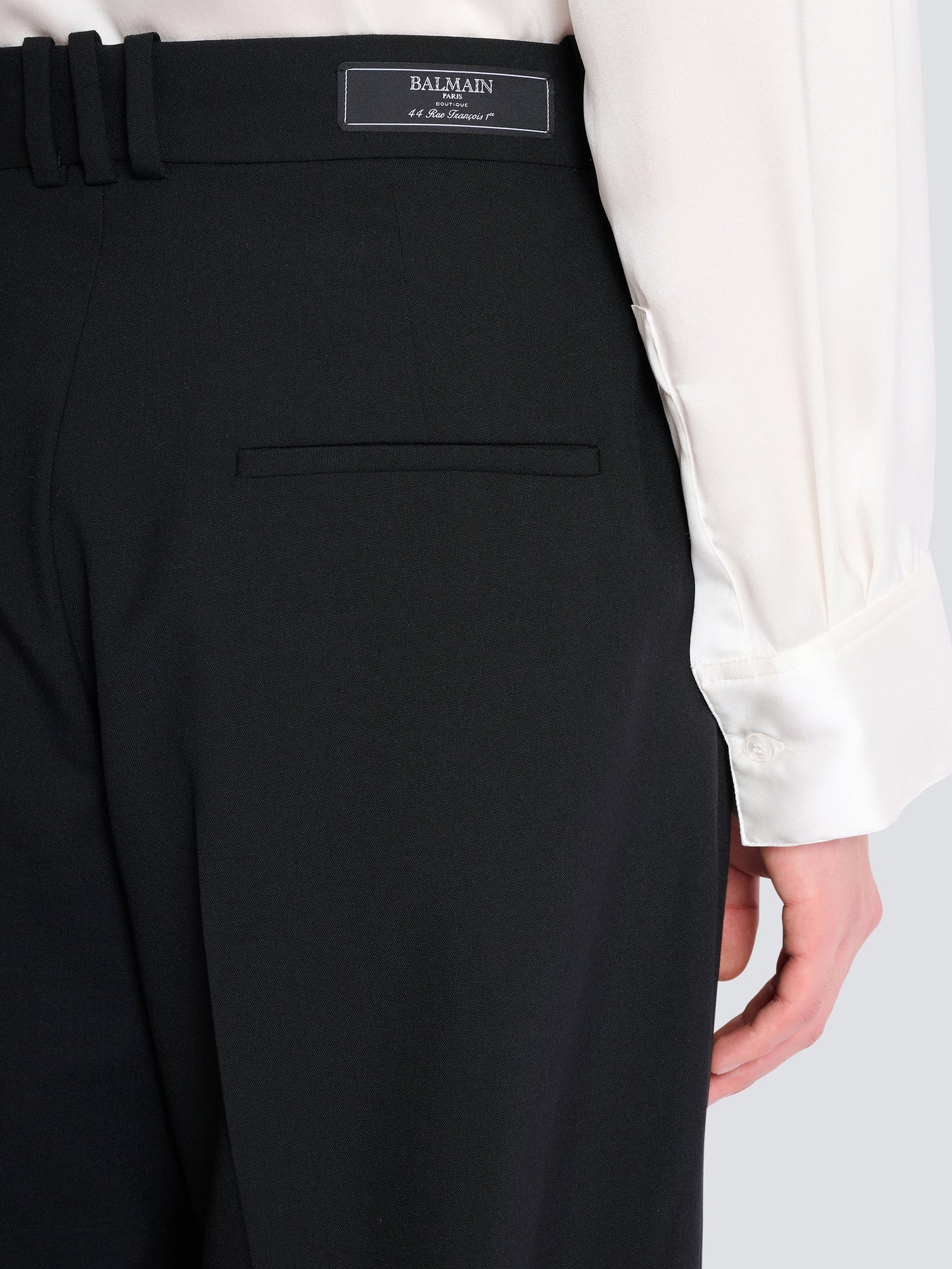 Pantalon à larges plis plats en sergé de laine