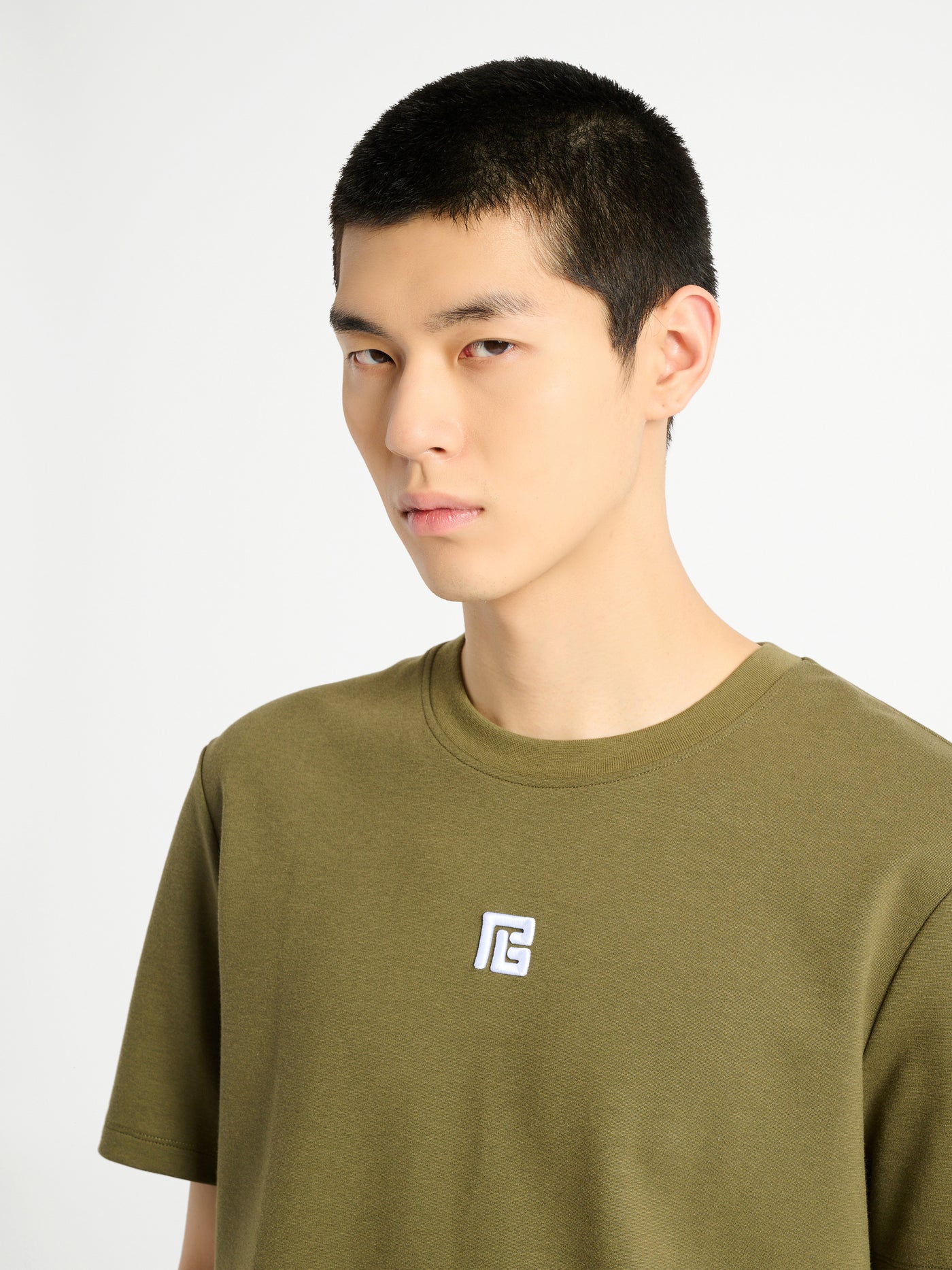T-shirt con logo ricamato