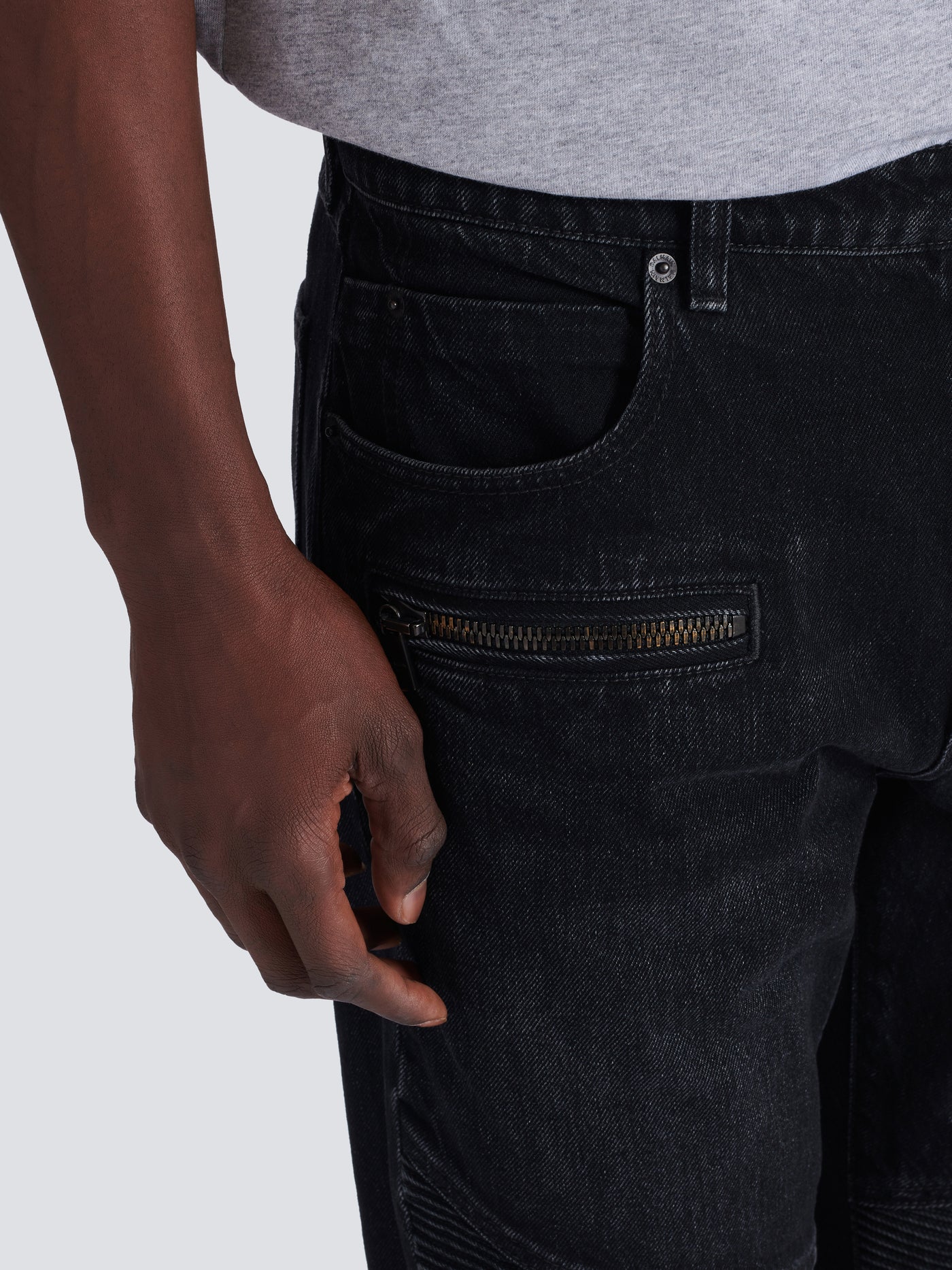 Biker jeans in black vintage denim