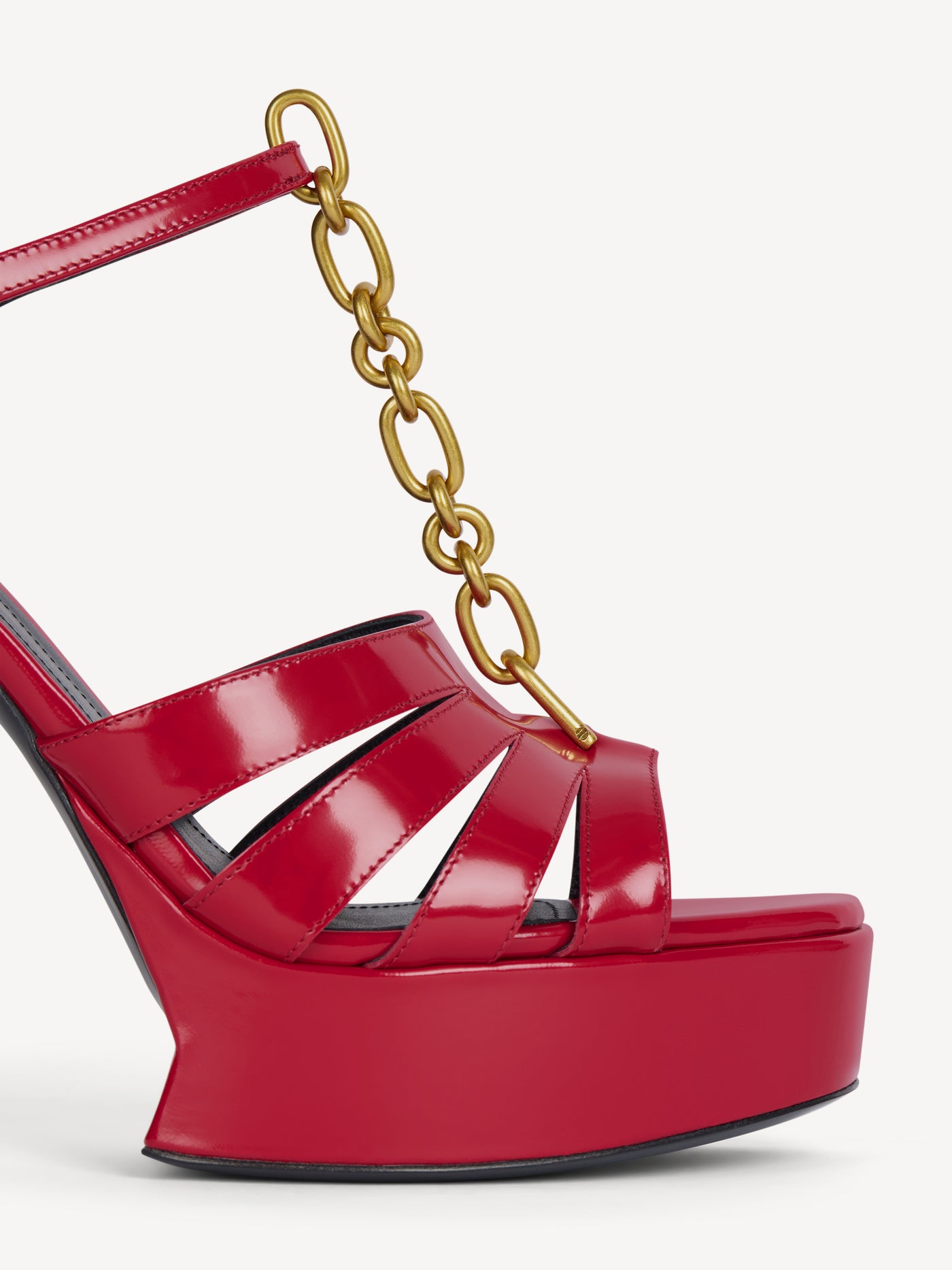 Sync platform sandals in patent lambskin