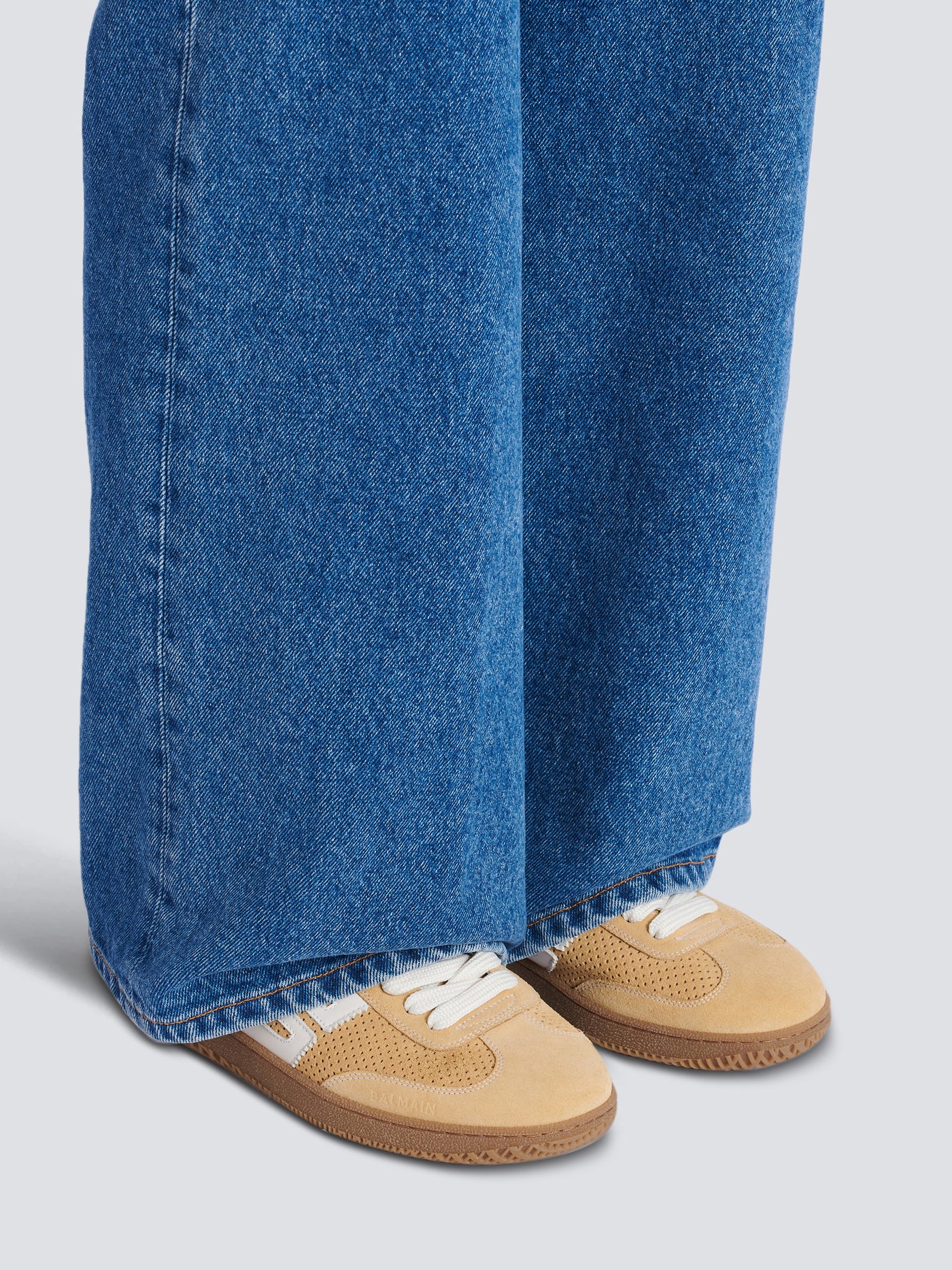 Suede Balmain Swan trainers
