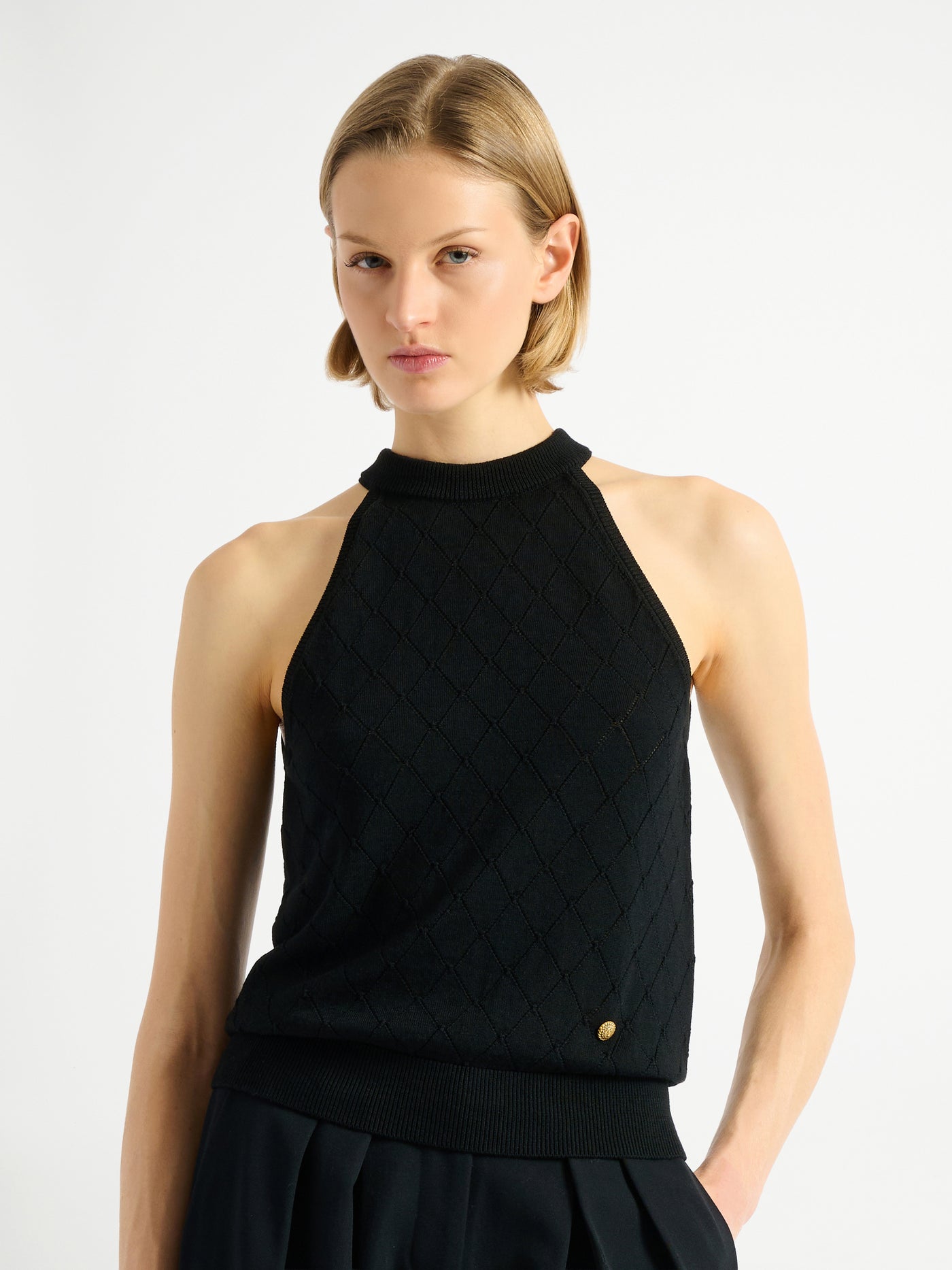 Sleeveless knit top