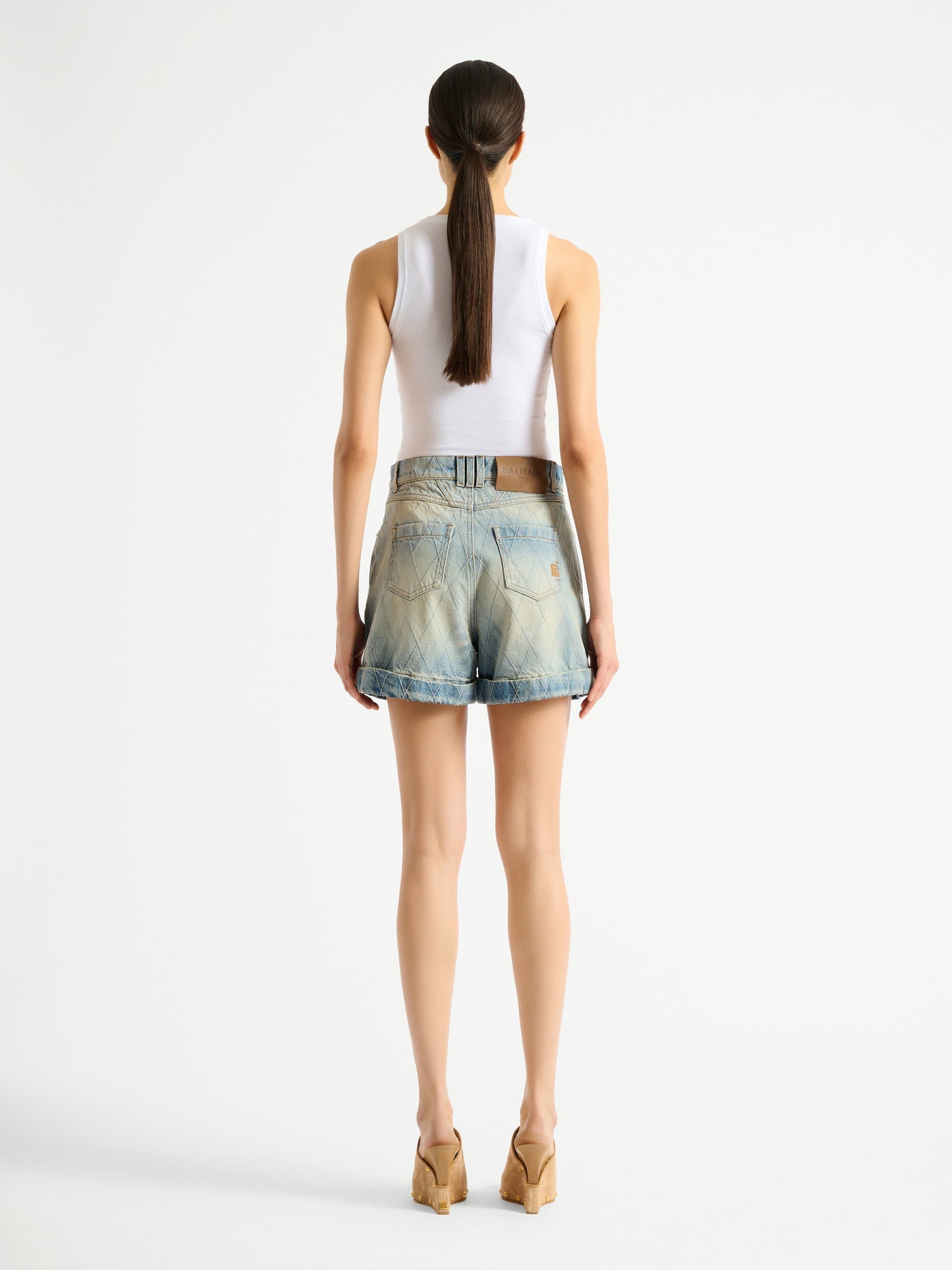 Jeansshorts mit Ziernähten