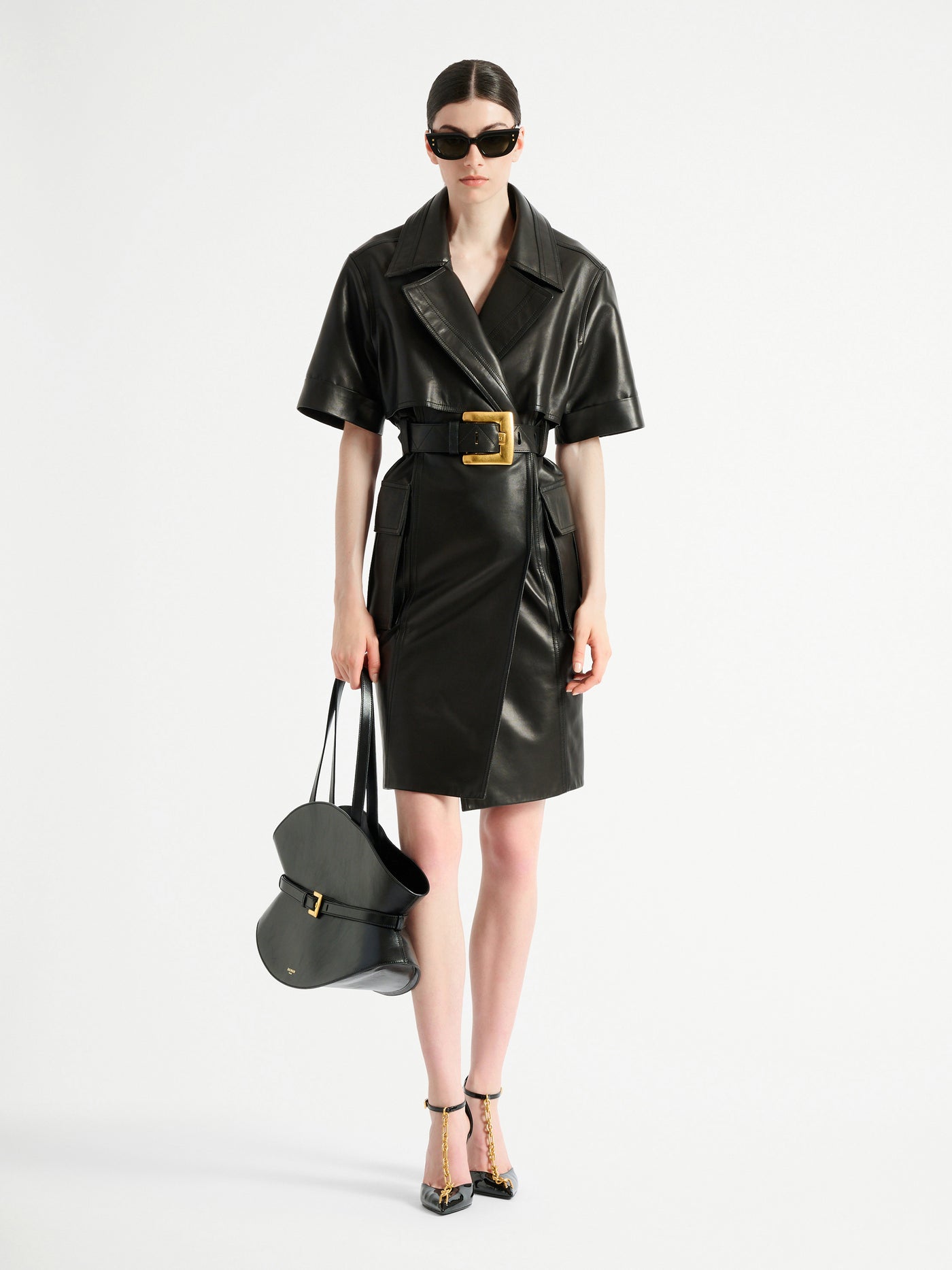 Vestido con cinturón de piel de cordero