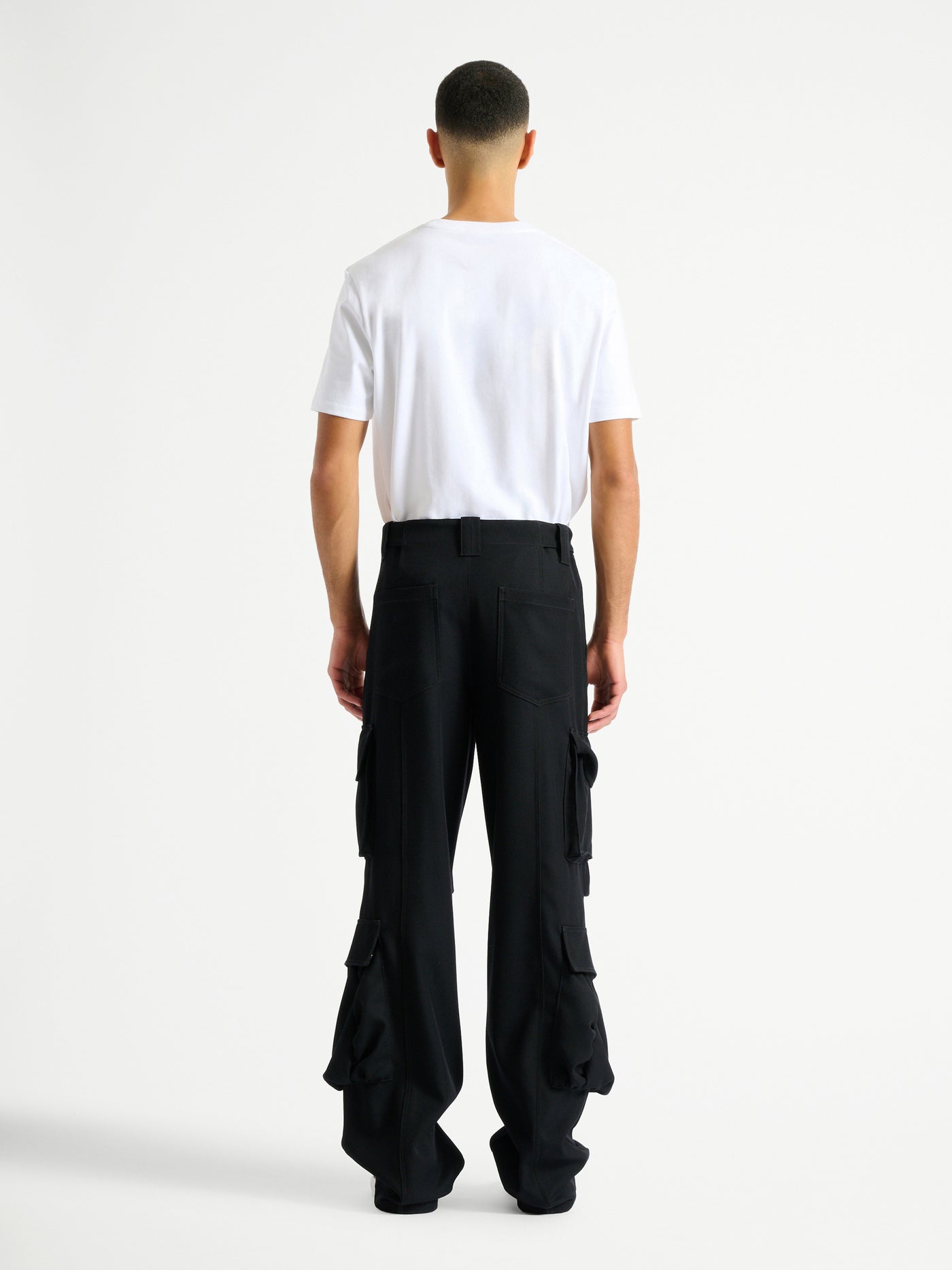 Pantalones tipo cargo de sarga de lana