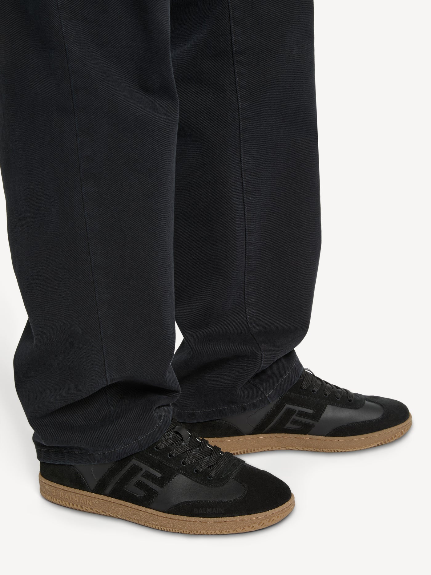Balmain Swan Sneakers aus Wildleder und Glattleder