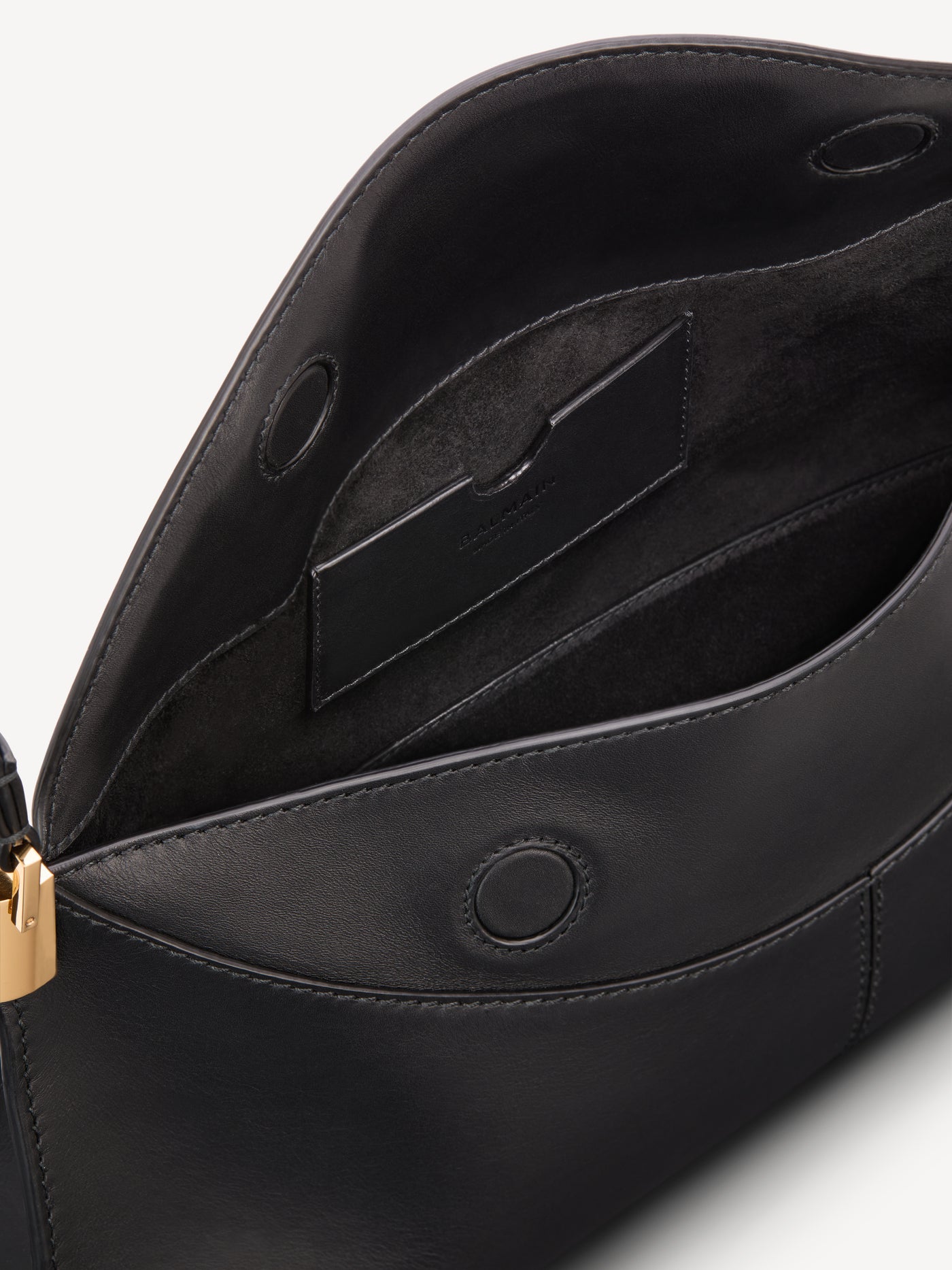 Mittelgroße Tasche 64-83 aus Glattleder