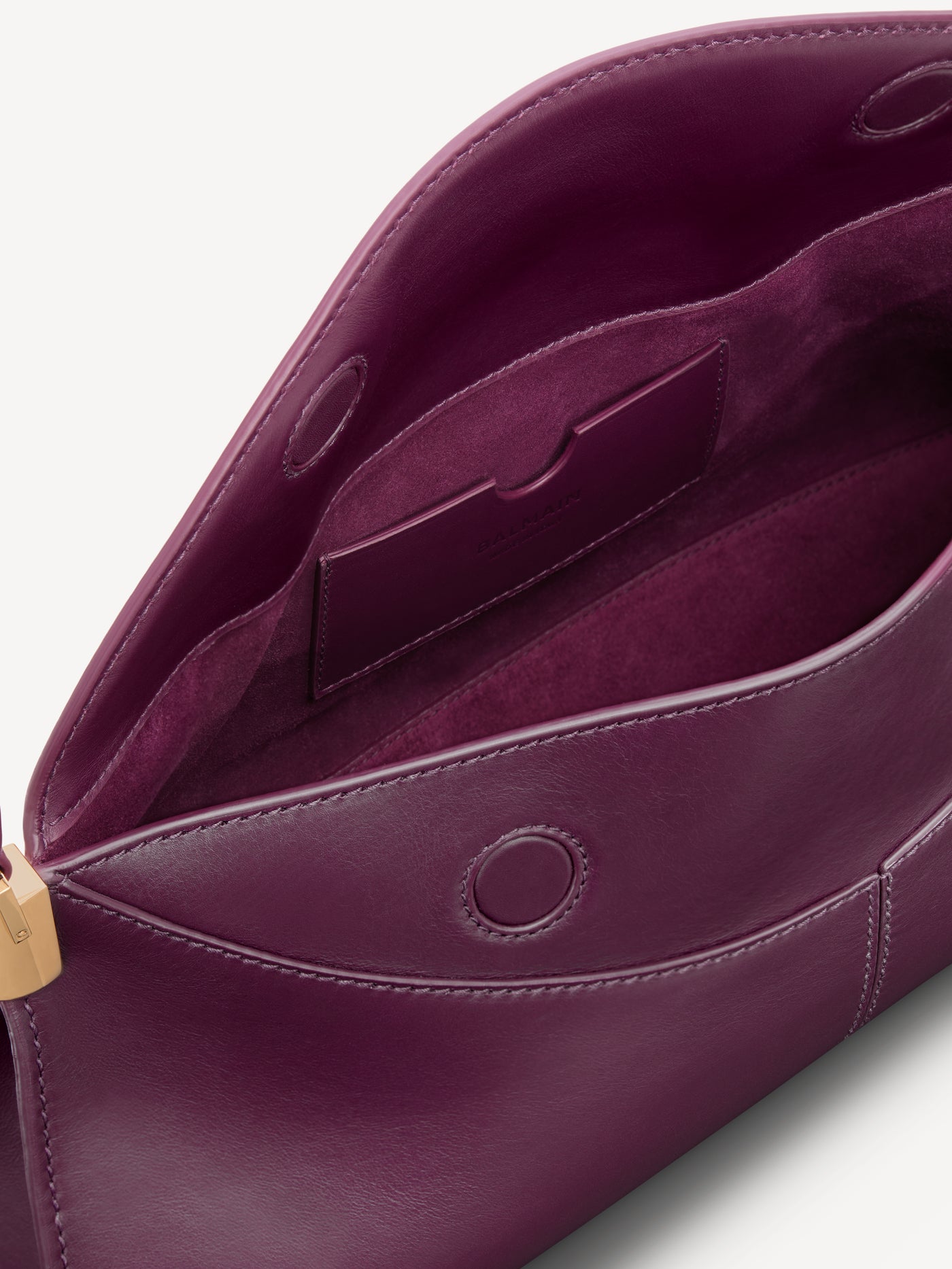 Mittelgroße Tasche 64-83 aus Glattleder