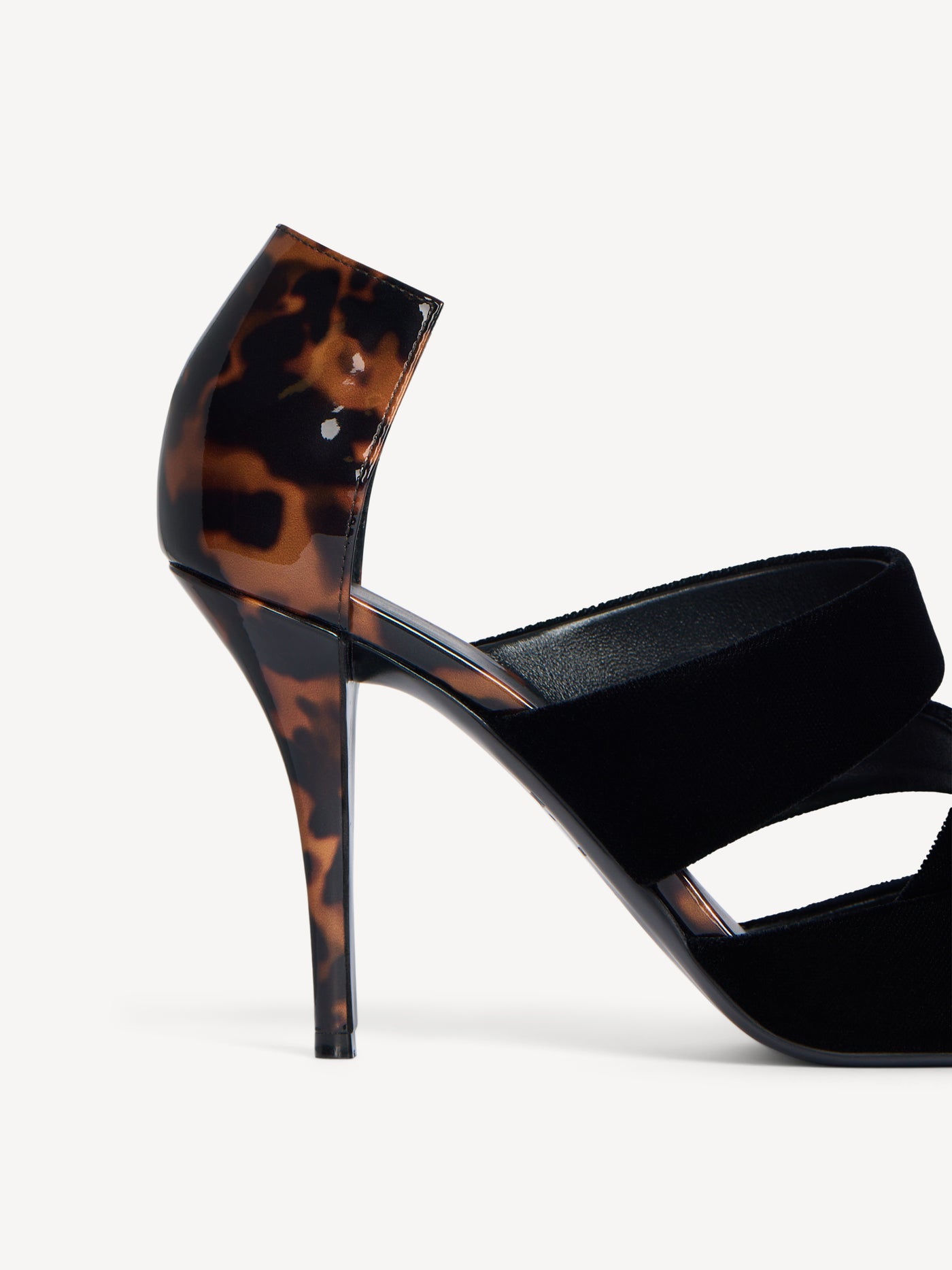 Escarpins en velours et cuir verni imprimé