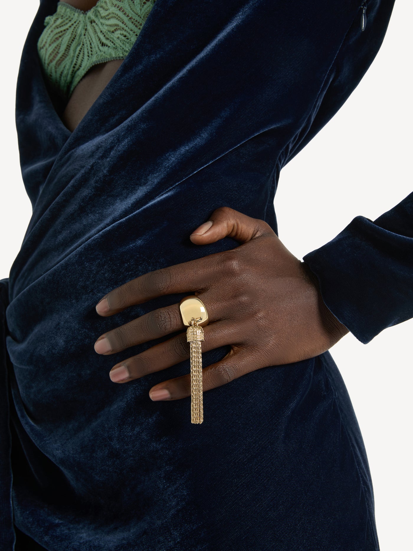 Anello a nappina in ottone