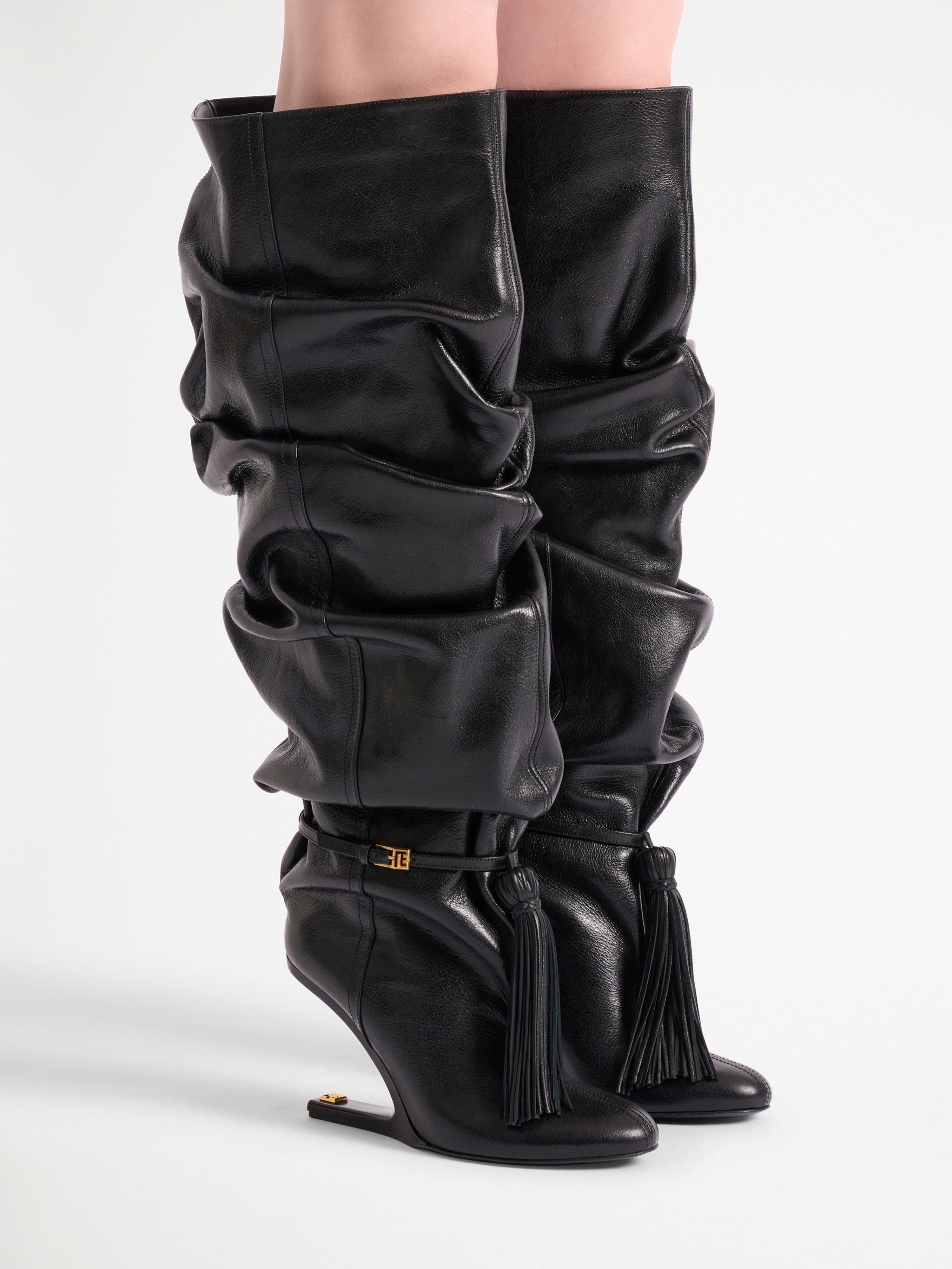 ブーツ　BALMAIN No Wedge テクスチャードレザー ポンポン付きサイハイブーツ ブラック