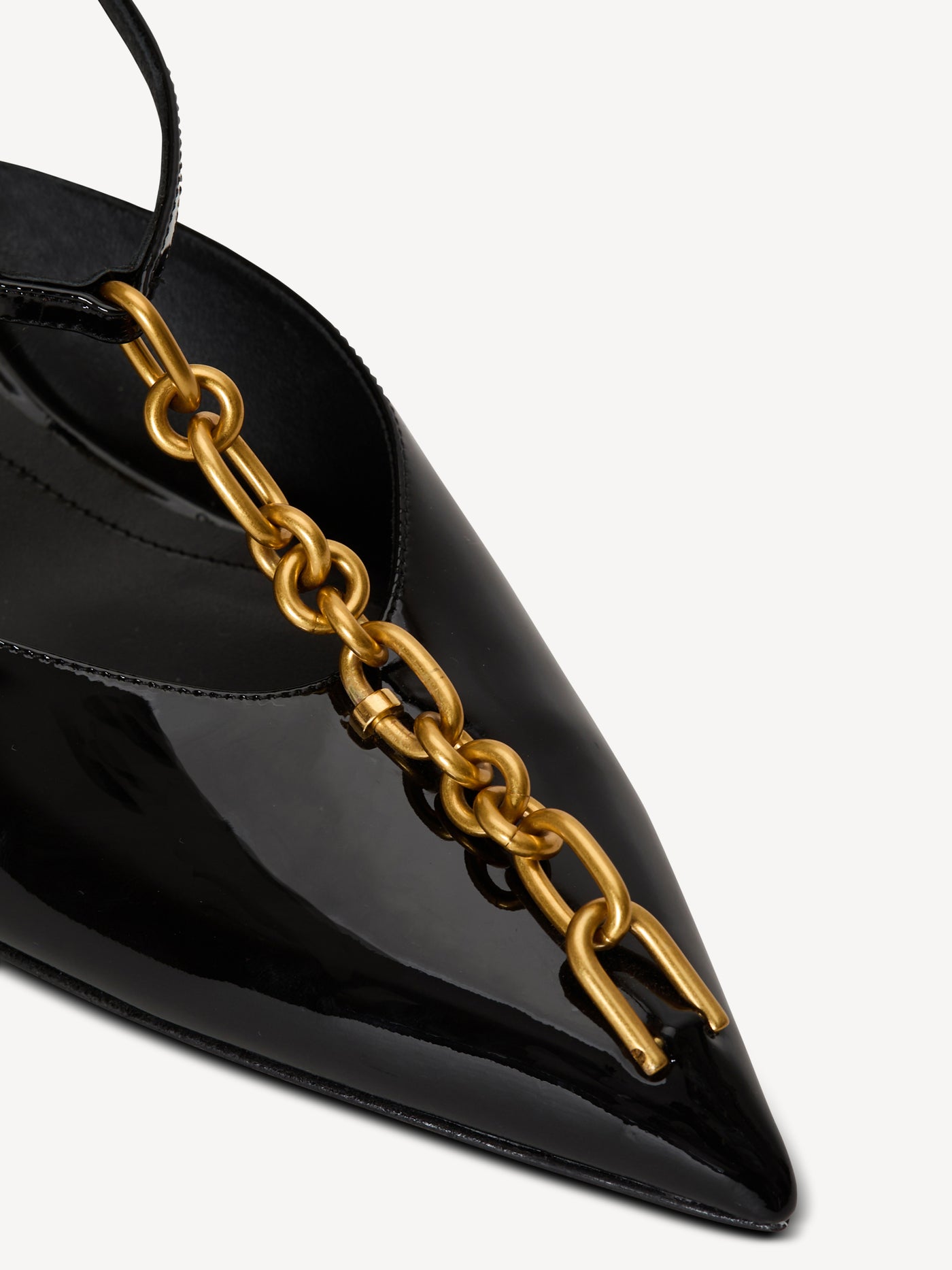 Slingback Sync con tacco in pelle verniciata con catena