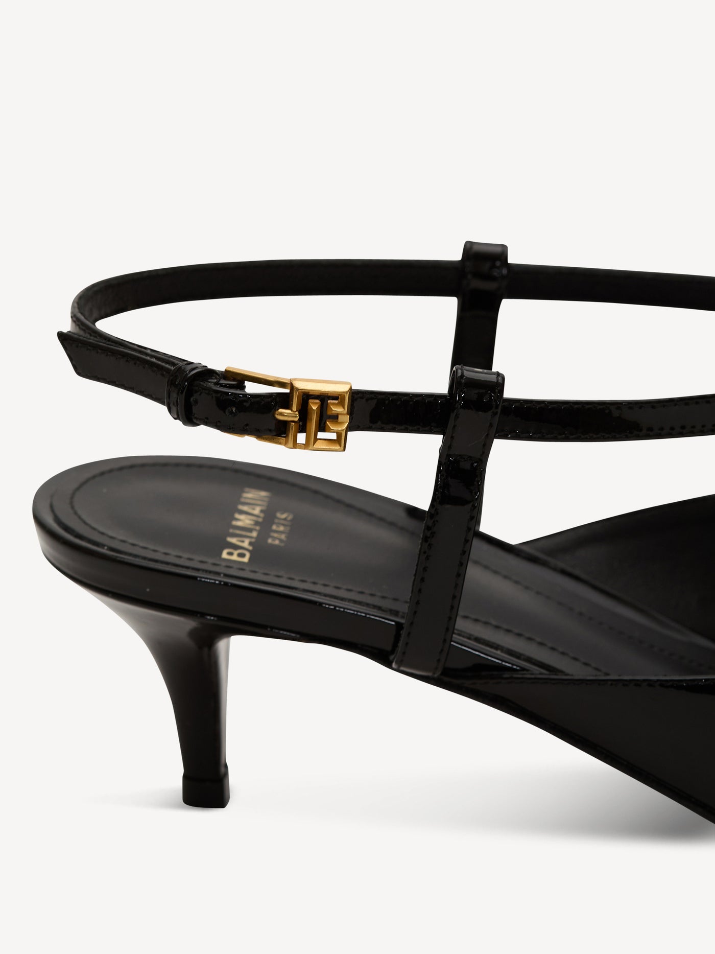 Slingback Sync con tacco in pelle verniciata con catena