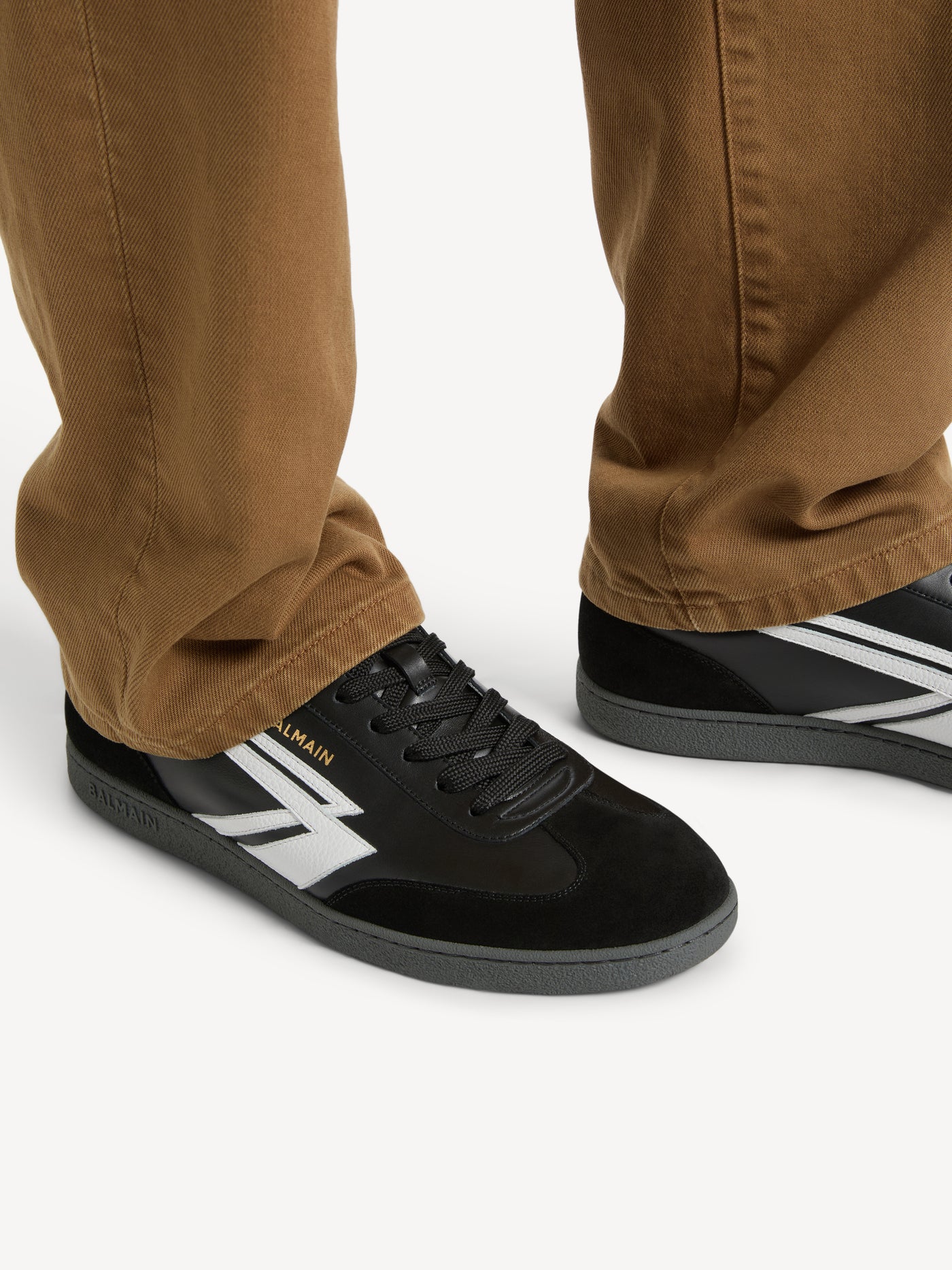 Sneakers Tenniswan aus Glattleder und Wildleder