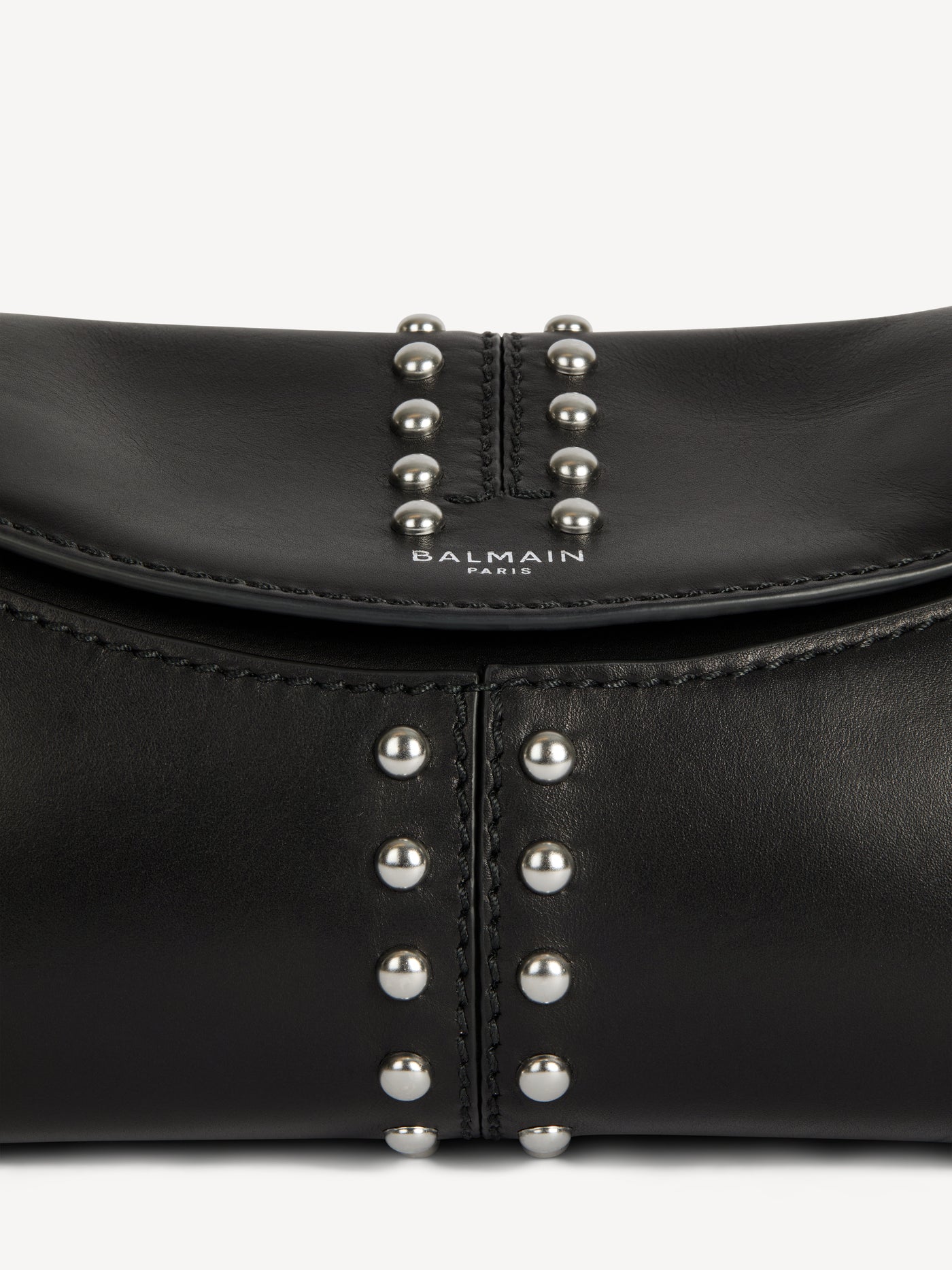 Bolso 64-83 Small de piel lisa con tachuelas