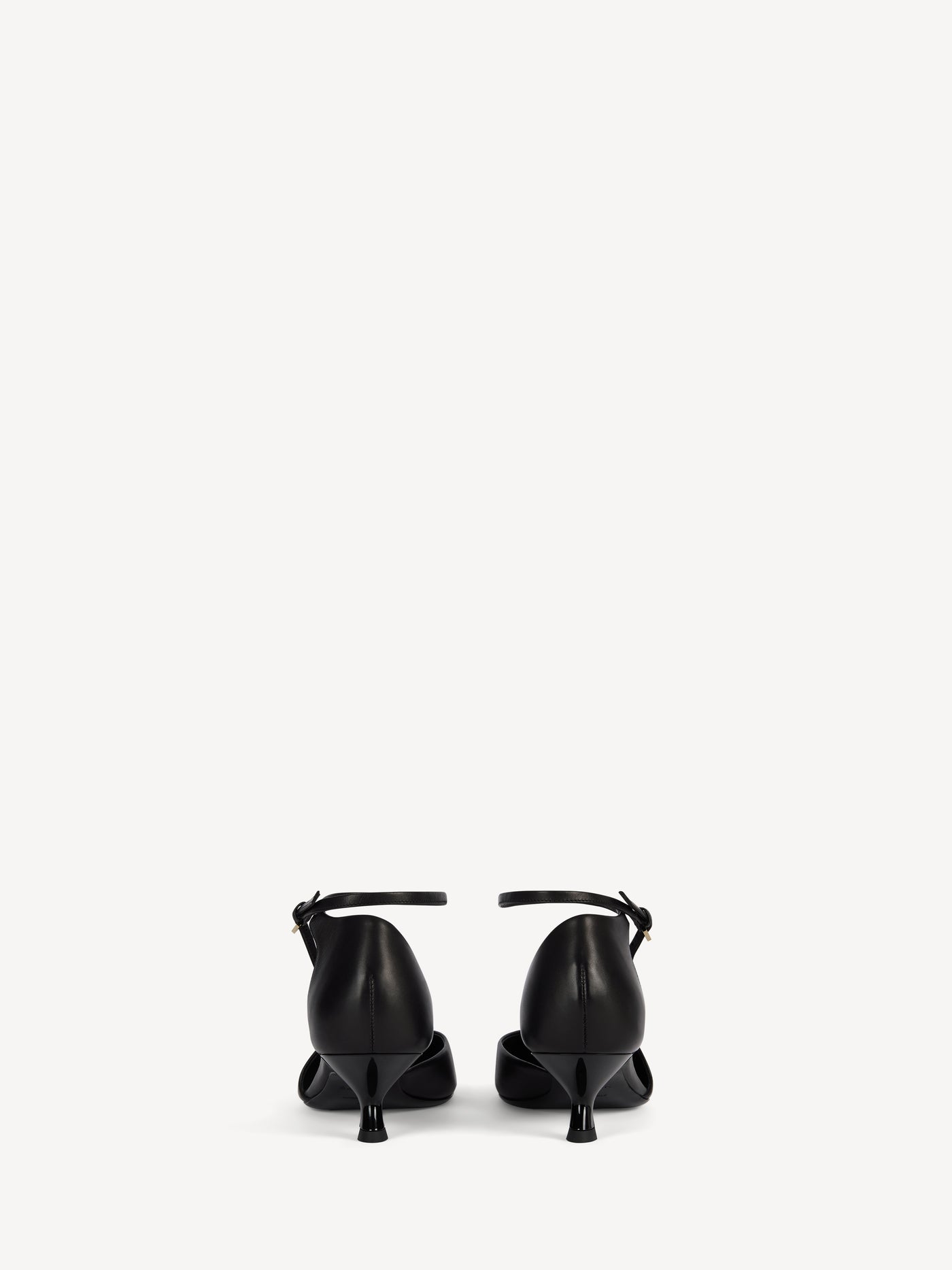 Smooth leather pumps with strap