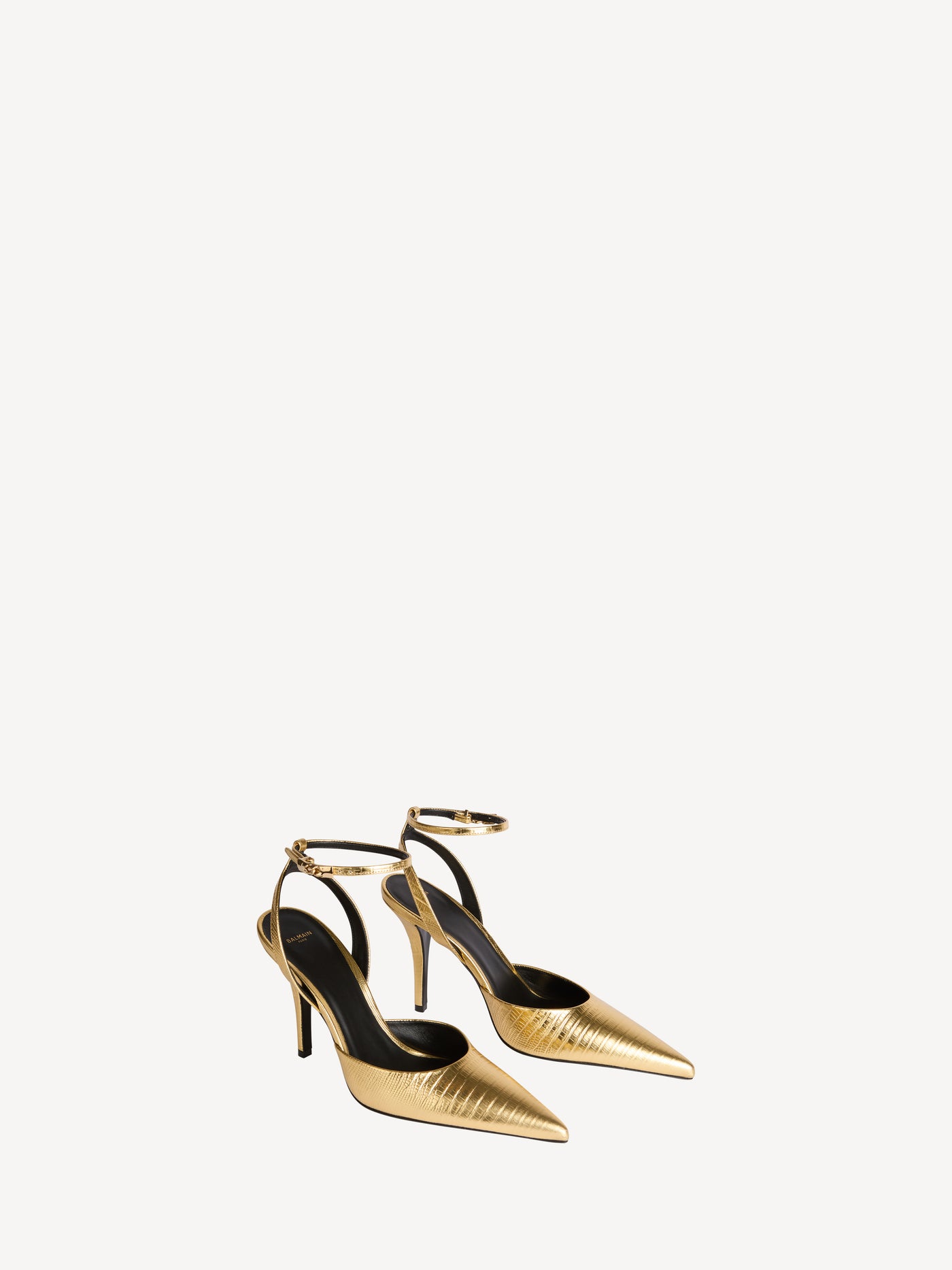 Zapatos de tacón con tiras de piel repujada metalizada