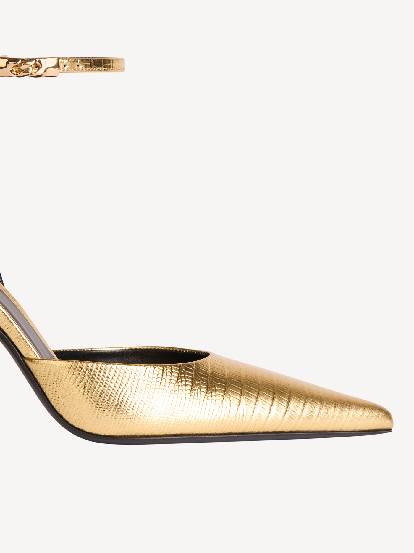 Zapatos de tacón con tiras de piel repujada metalizada