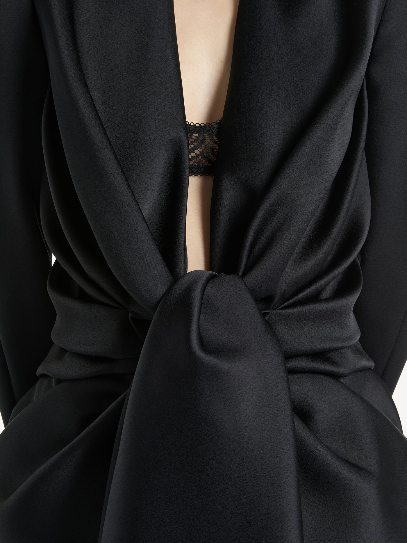 Gebundene Jacke aus Satin-Crêpe