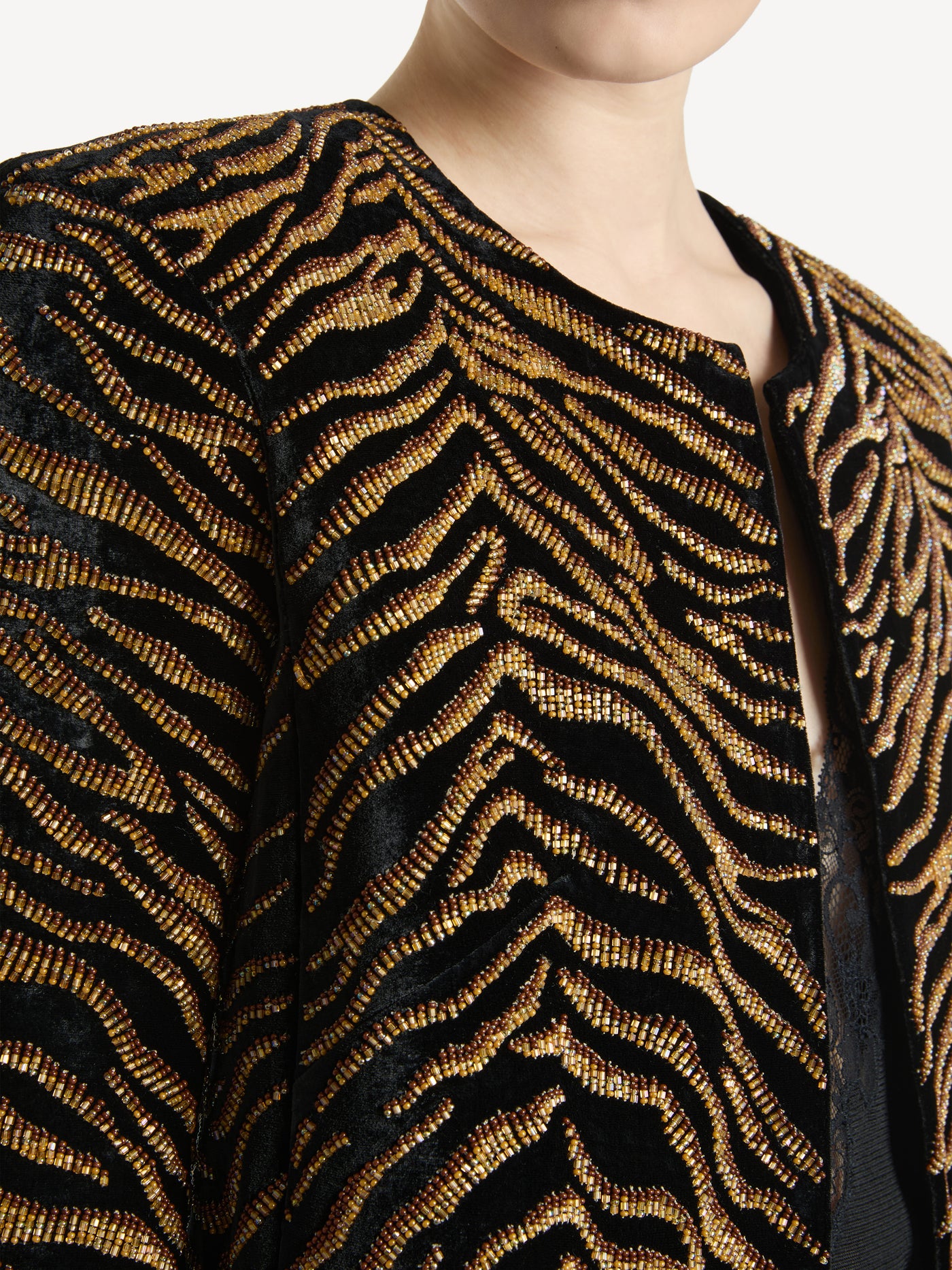 Chaqueta de terciopelo con bordado de tigre