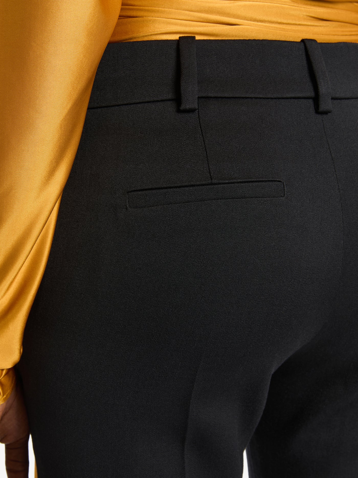Pantalon taille basse en satin de laine