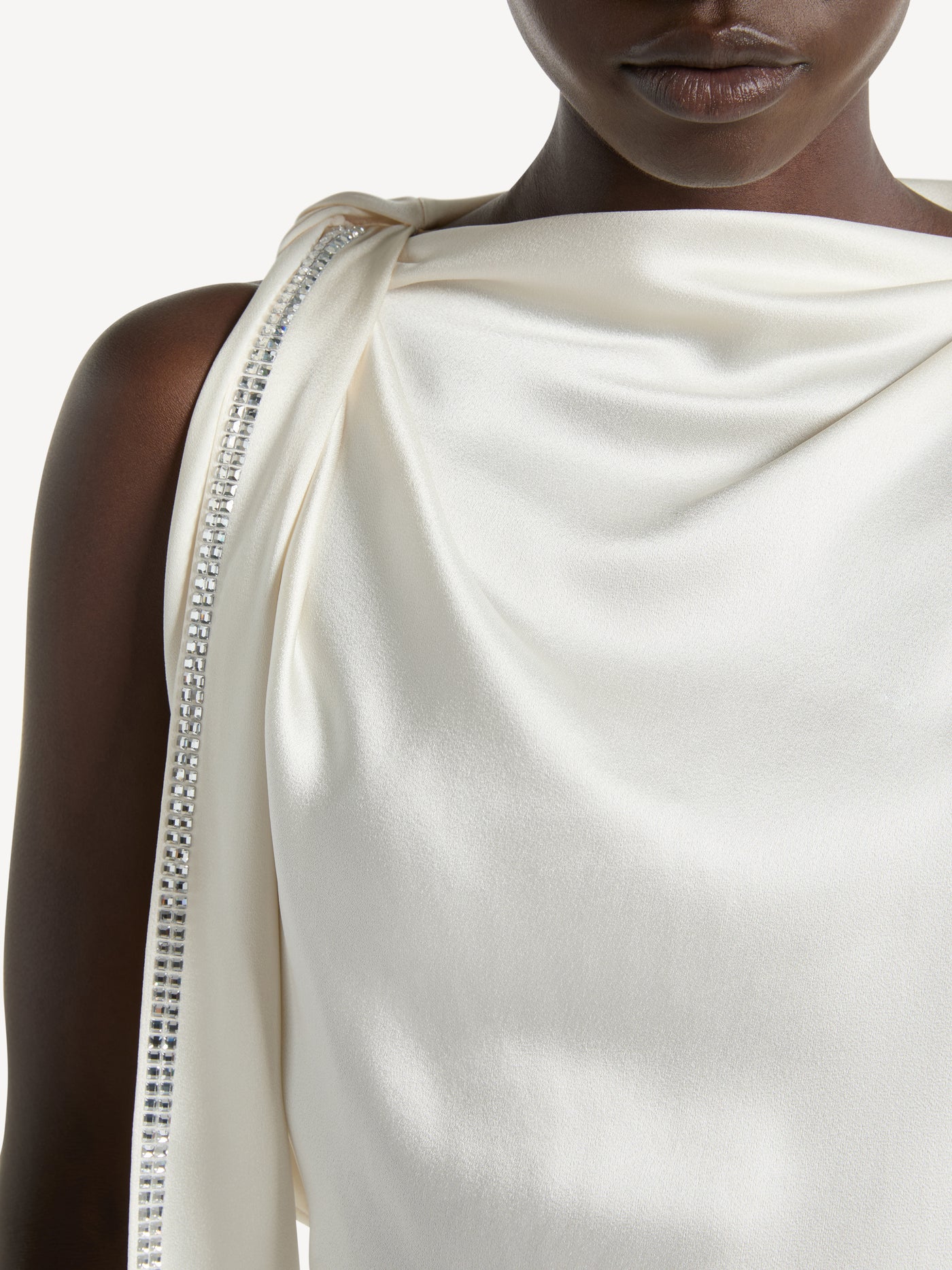 Blouse drapée en crêpe cady et cristaux