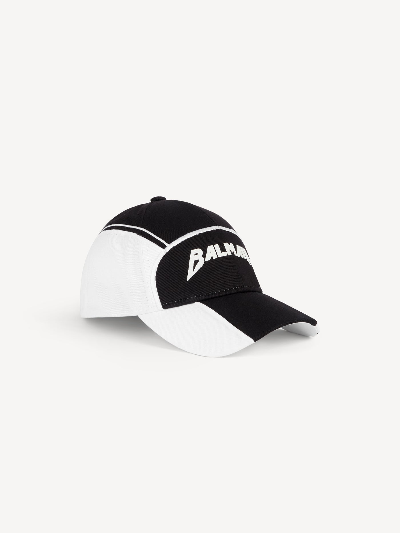 Kappe mit Balmain Band-Stickerei